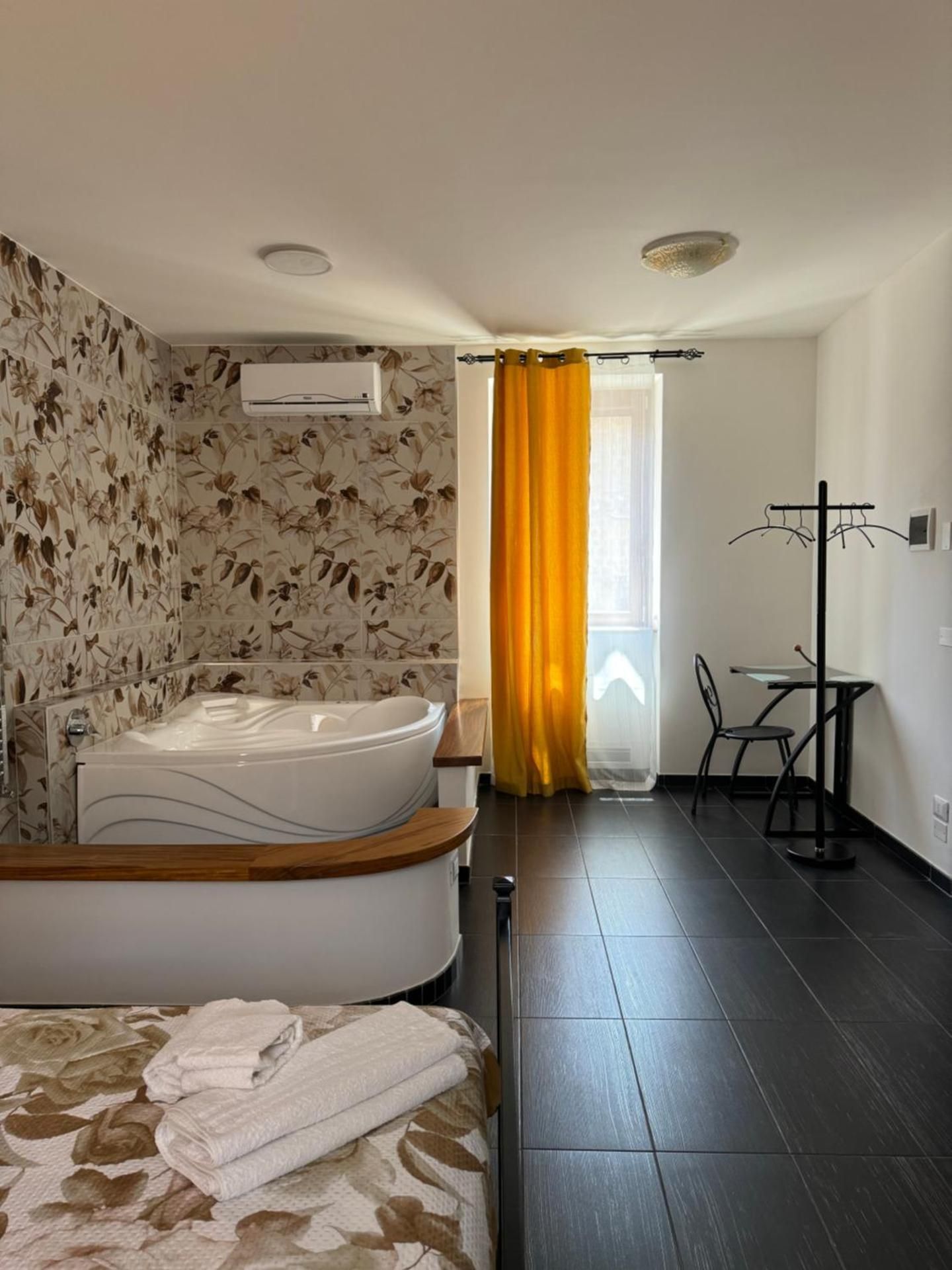 King Room with Spa Bath