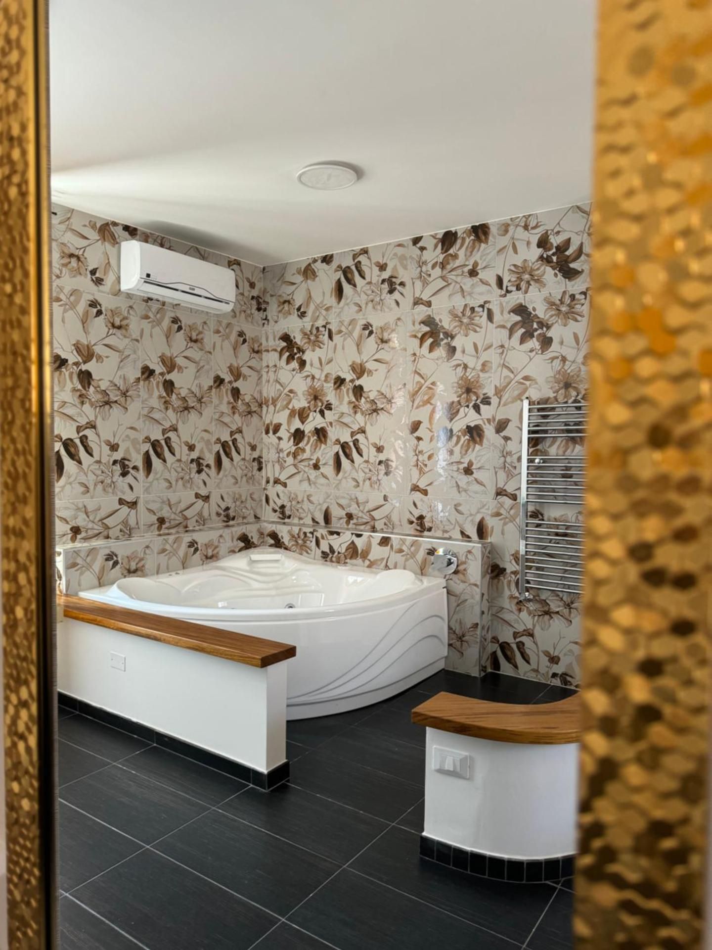 King Room with Spa Bath