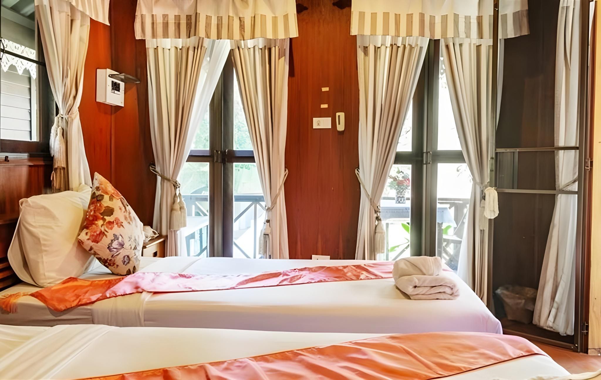 Deluxe River View Twin