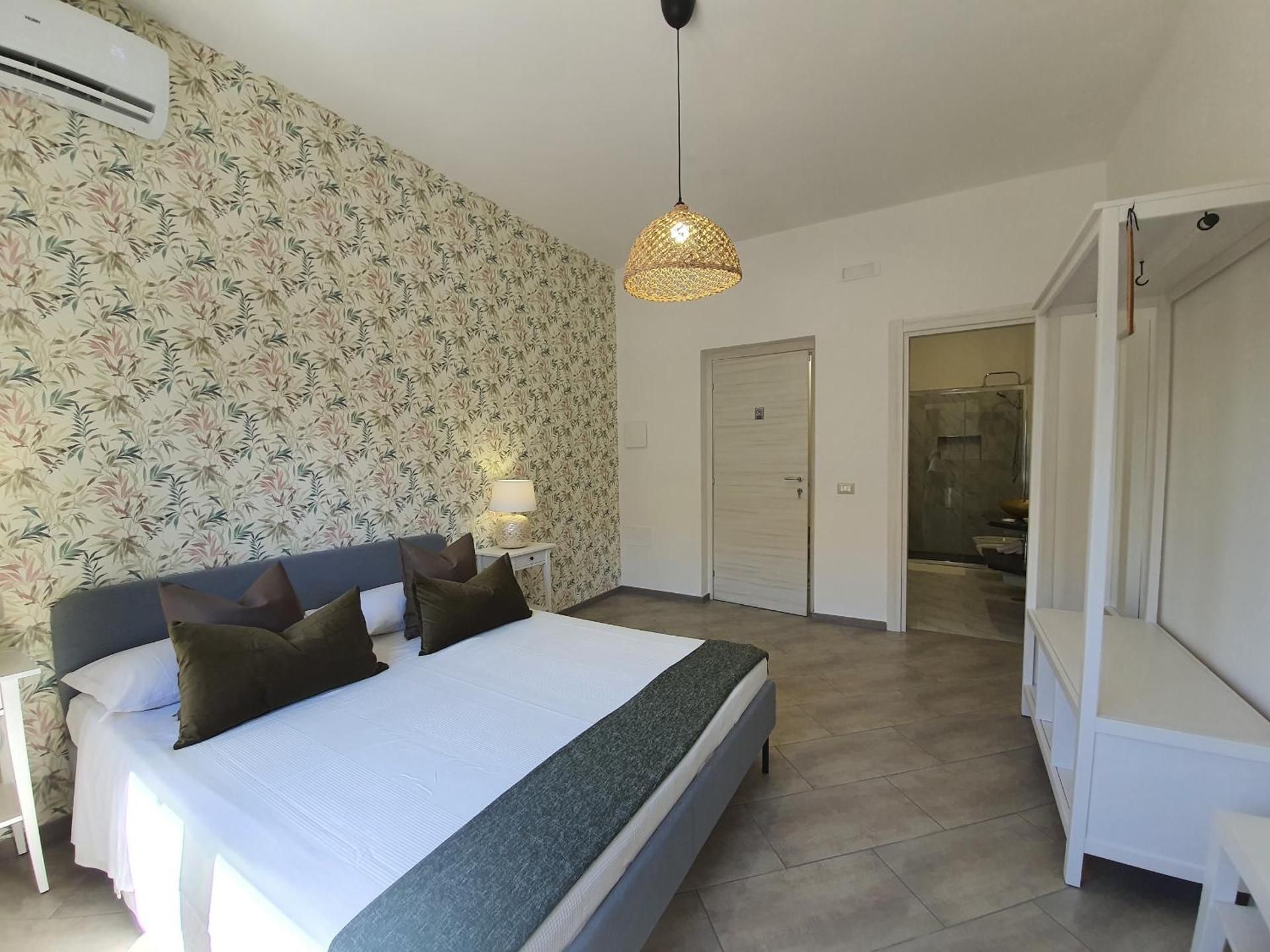 Deluxe Double Room (2 Adults + 1 Child)