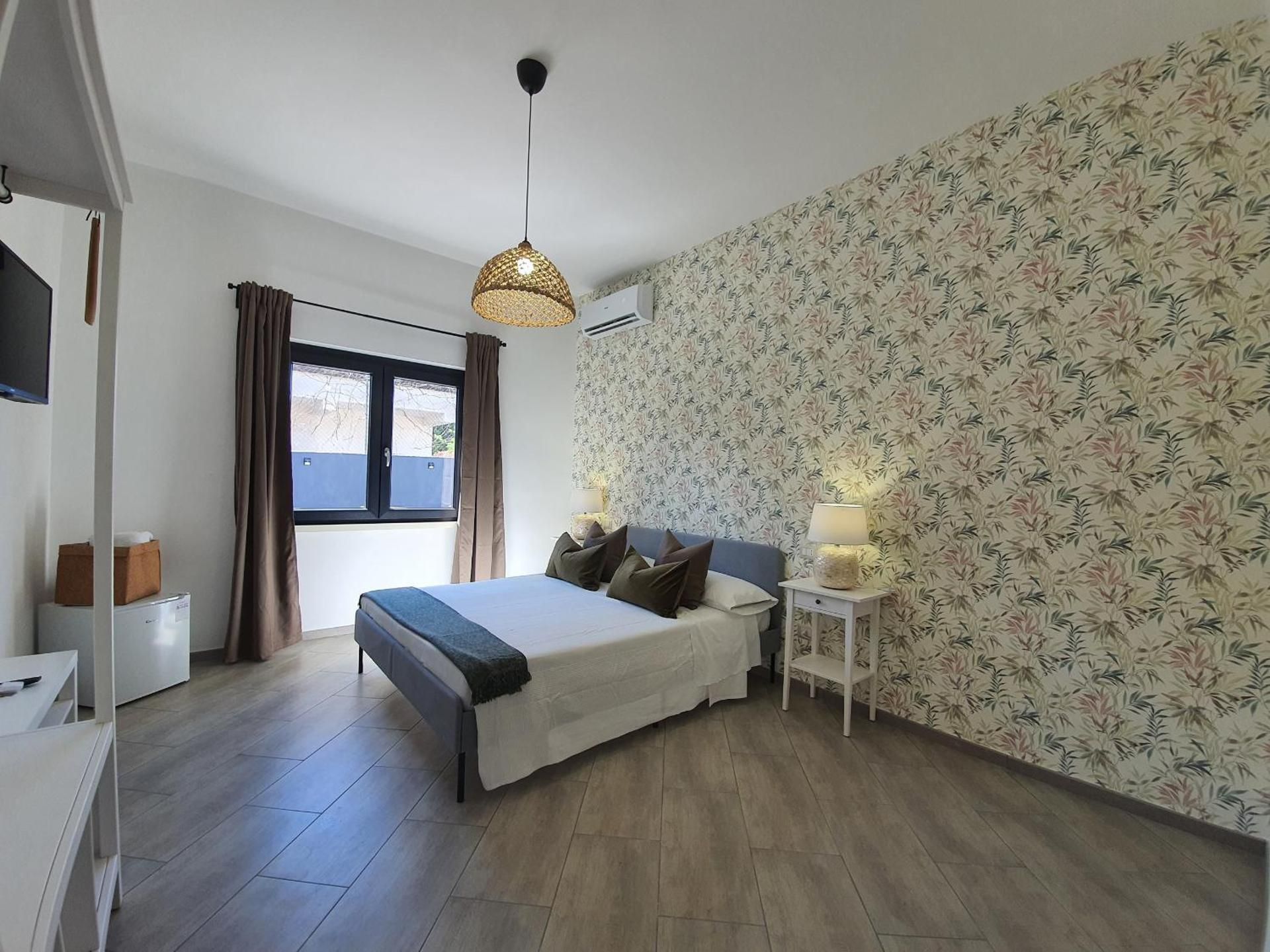 Deluxe Double Room (2 Adults + 1 Child)