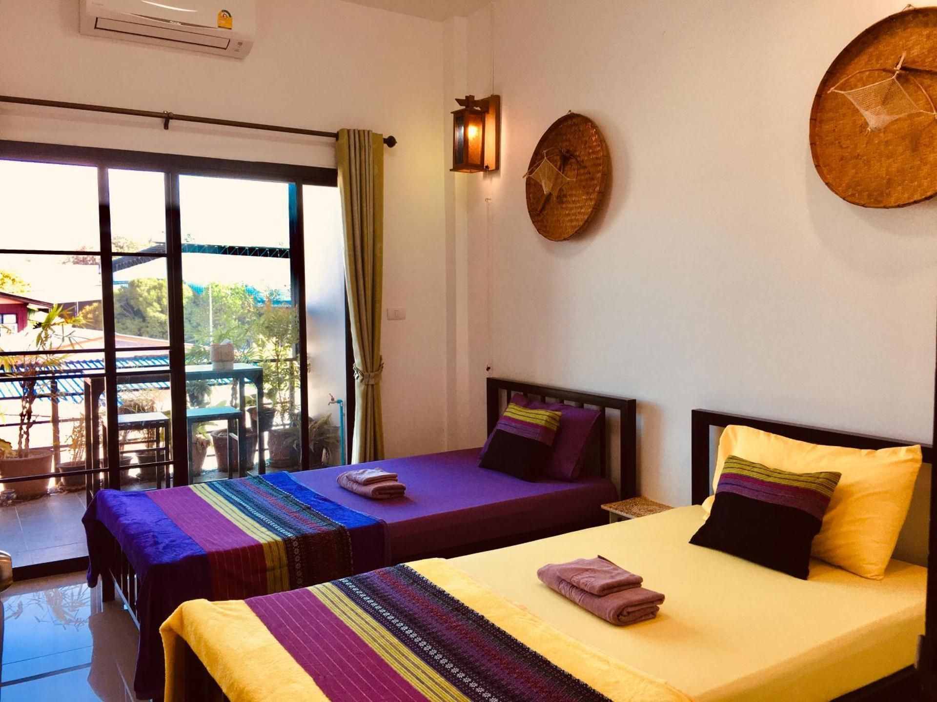 Standard Twin Room with Mountain View