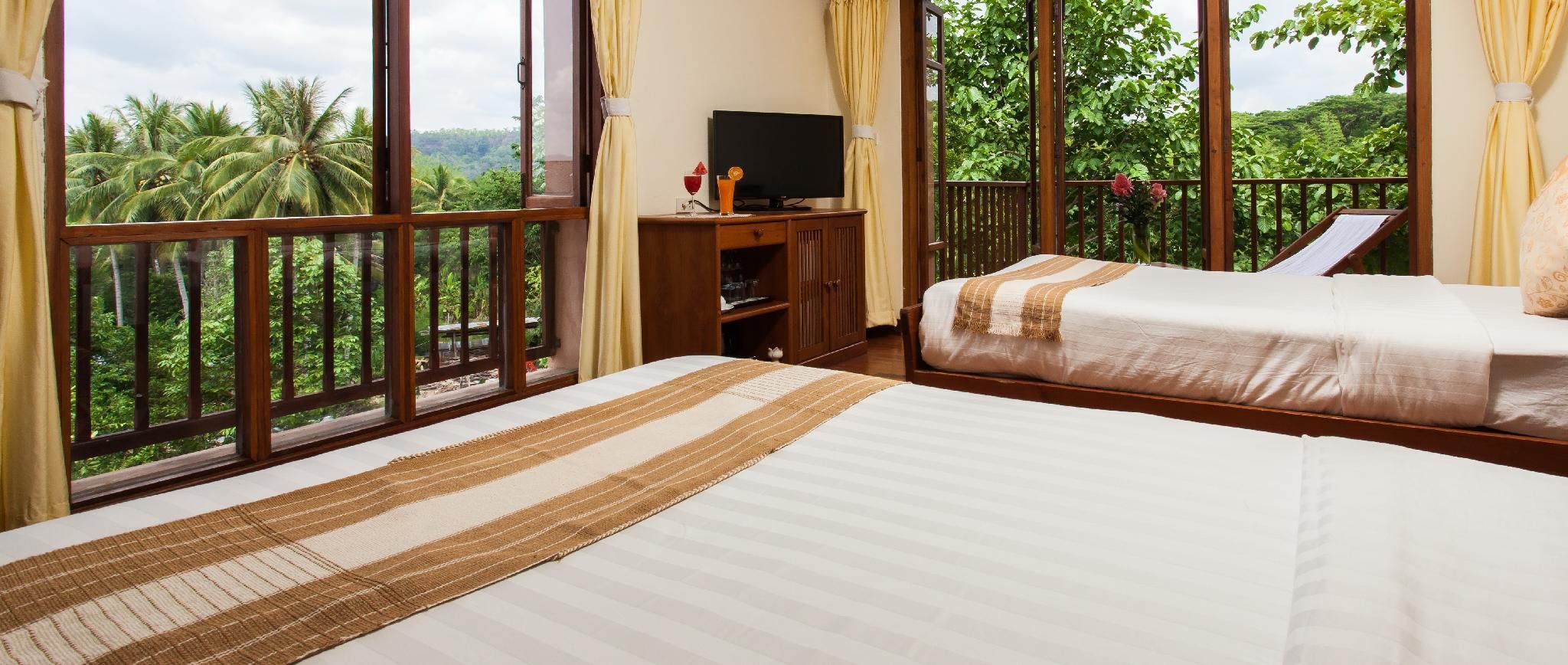 Deluxe Twin River View