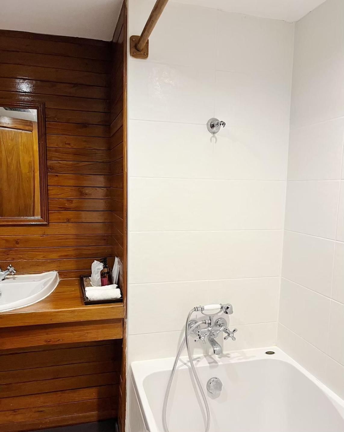 Riverhouse Resort Deluxe Twin Room 2