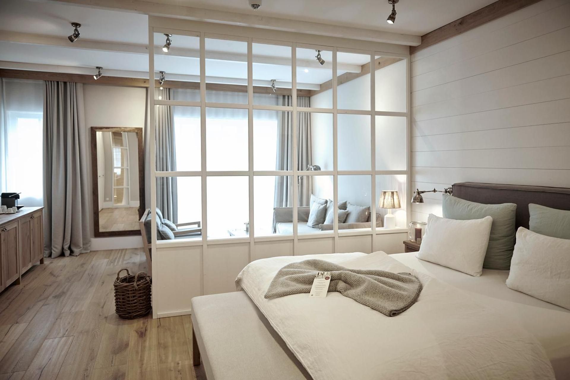 Classic Rooms with Balcony / The Cozy Lofts