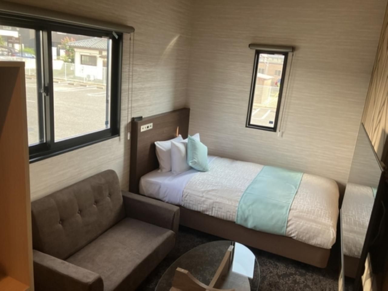 Trailer Room - Smoking E-Cigarette Only