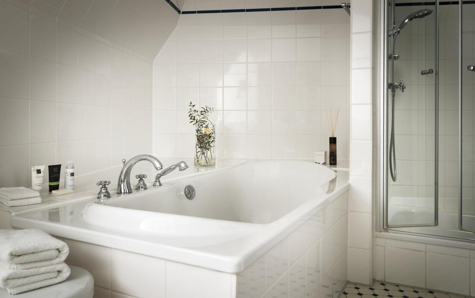 Deluxe Suite with Sea View