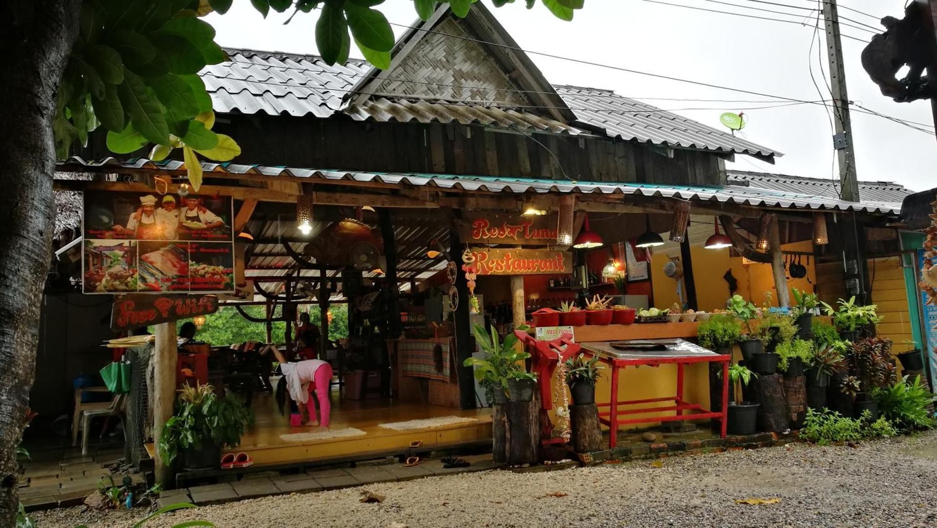 PP Red Tuna Hut