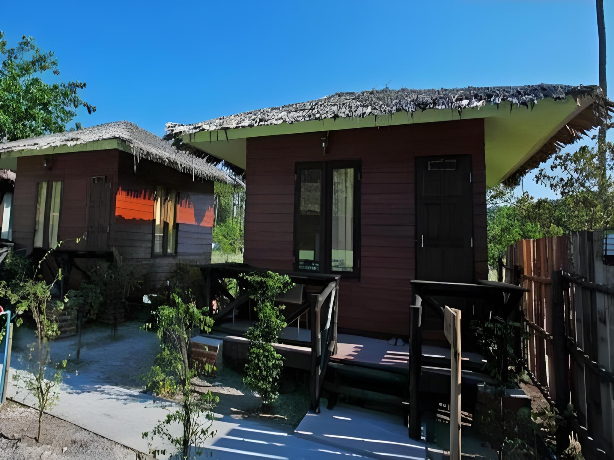 PP Red Tuna Hut