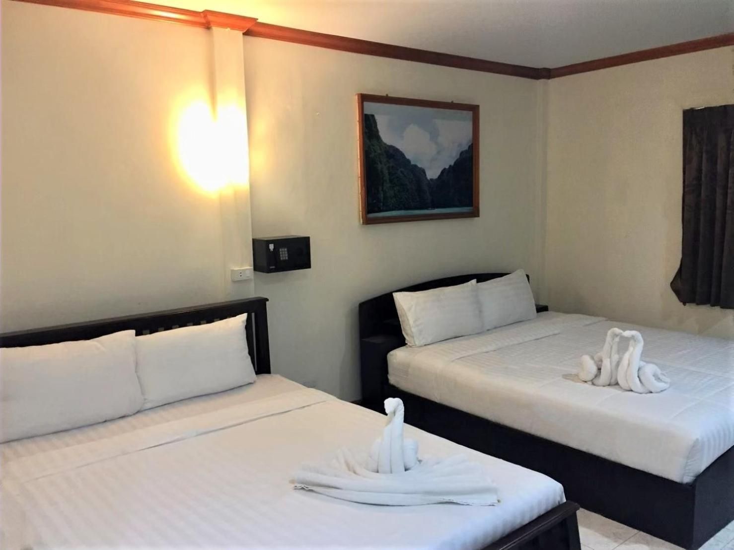 Golden Bee Phi Phi  Deluxe 2 King Beds