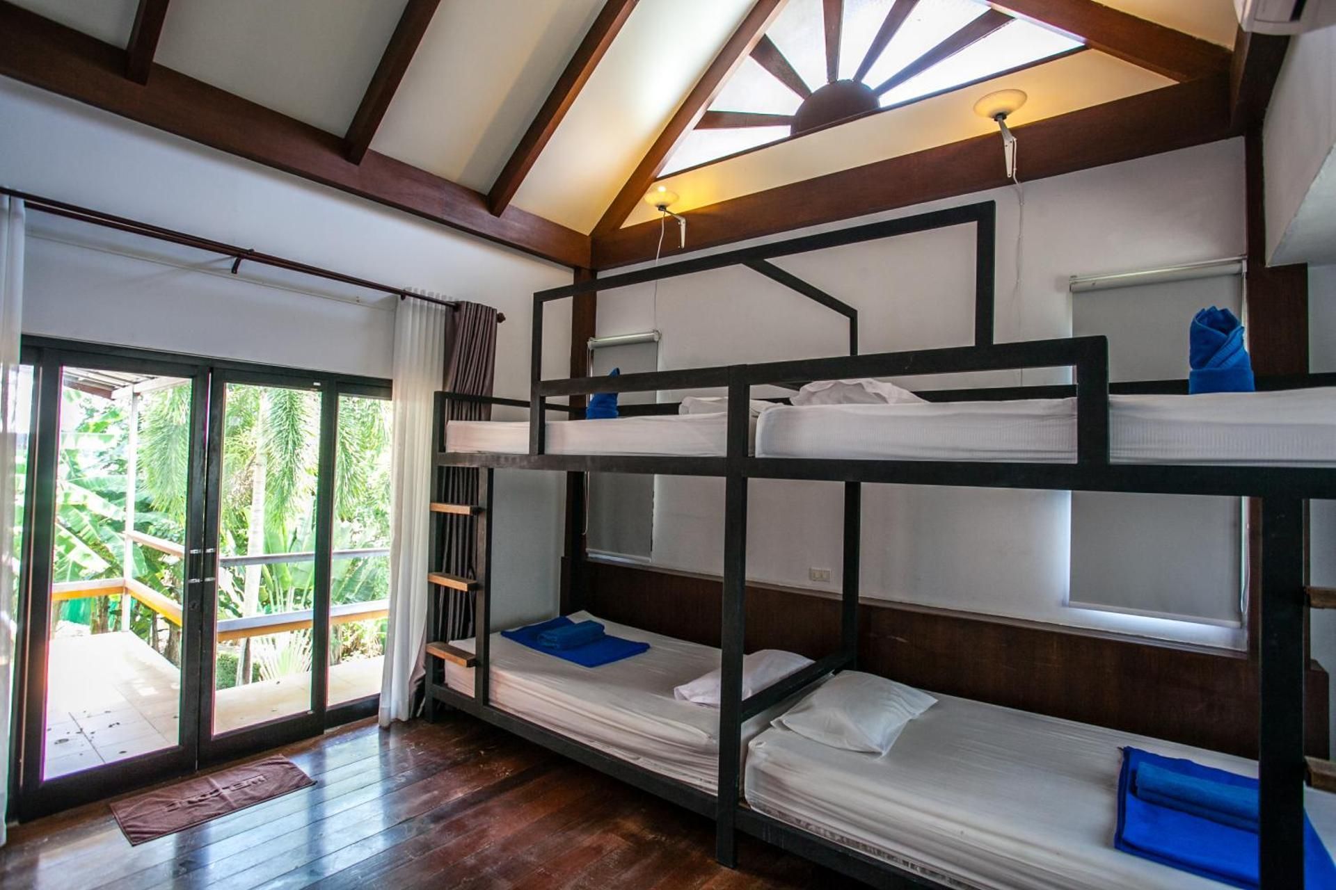 Bunk Bed (Four People)