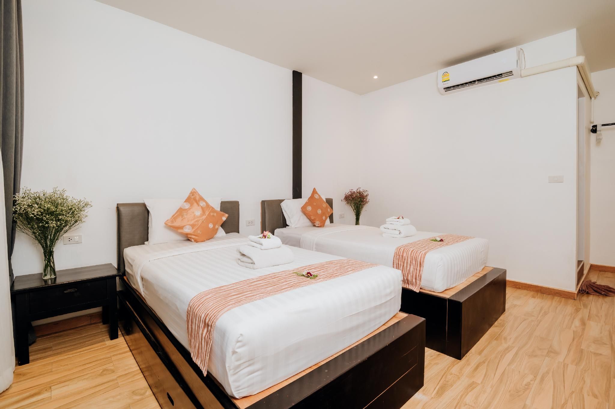 Standard Beach Party Twin Beds