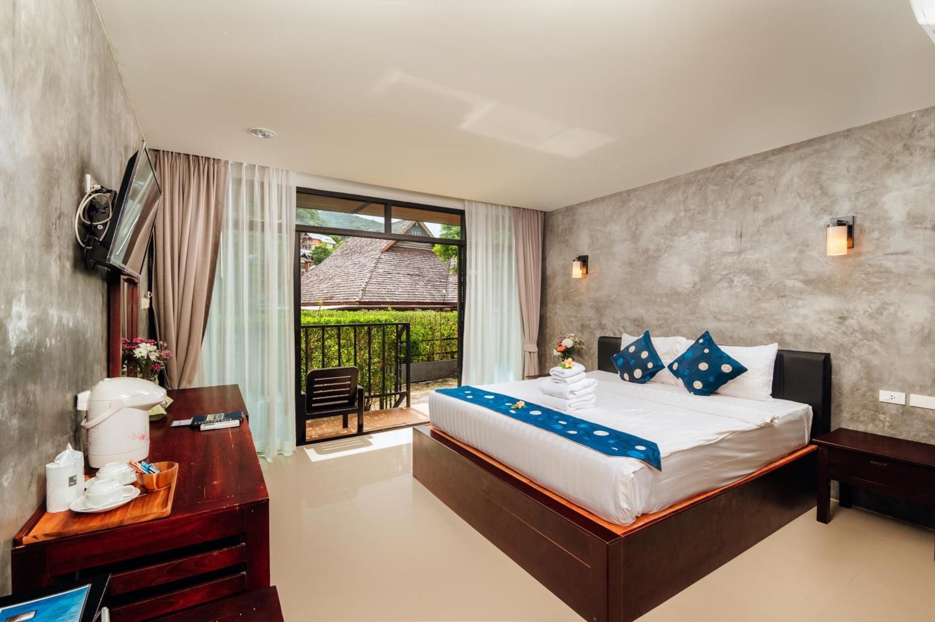 Deluxe Mountain View Double or Twin Beds