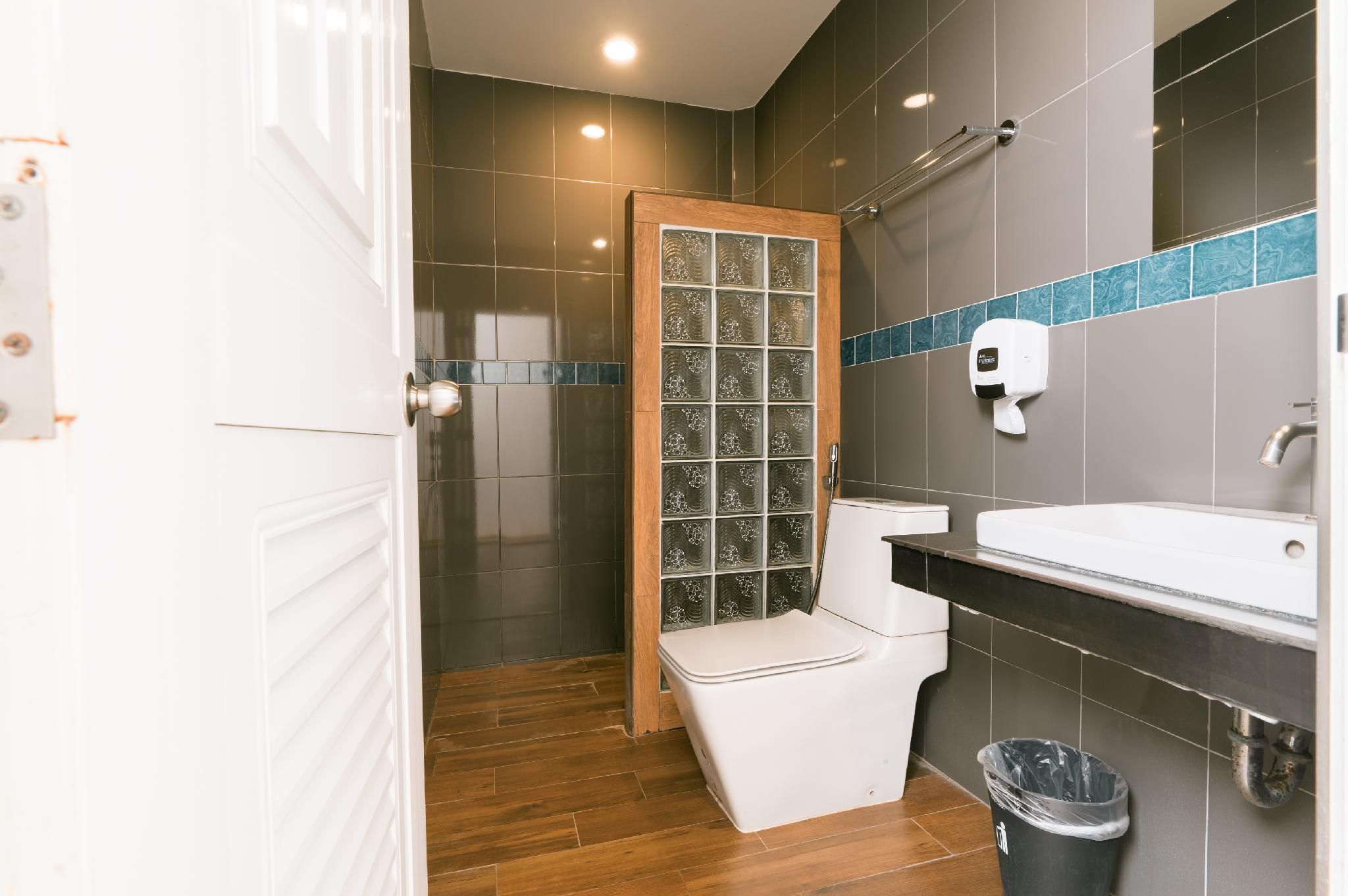 Standard Beach Party Twin Beds