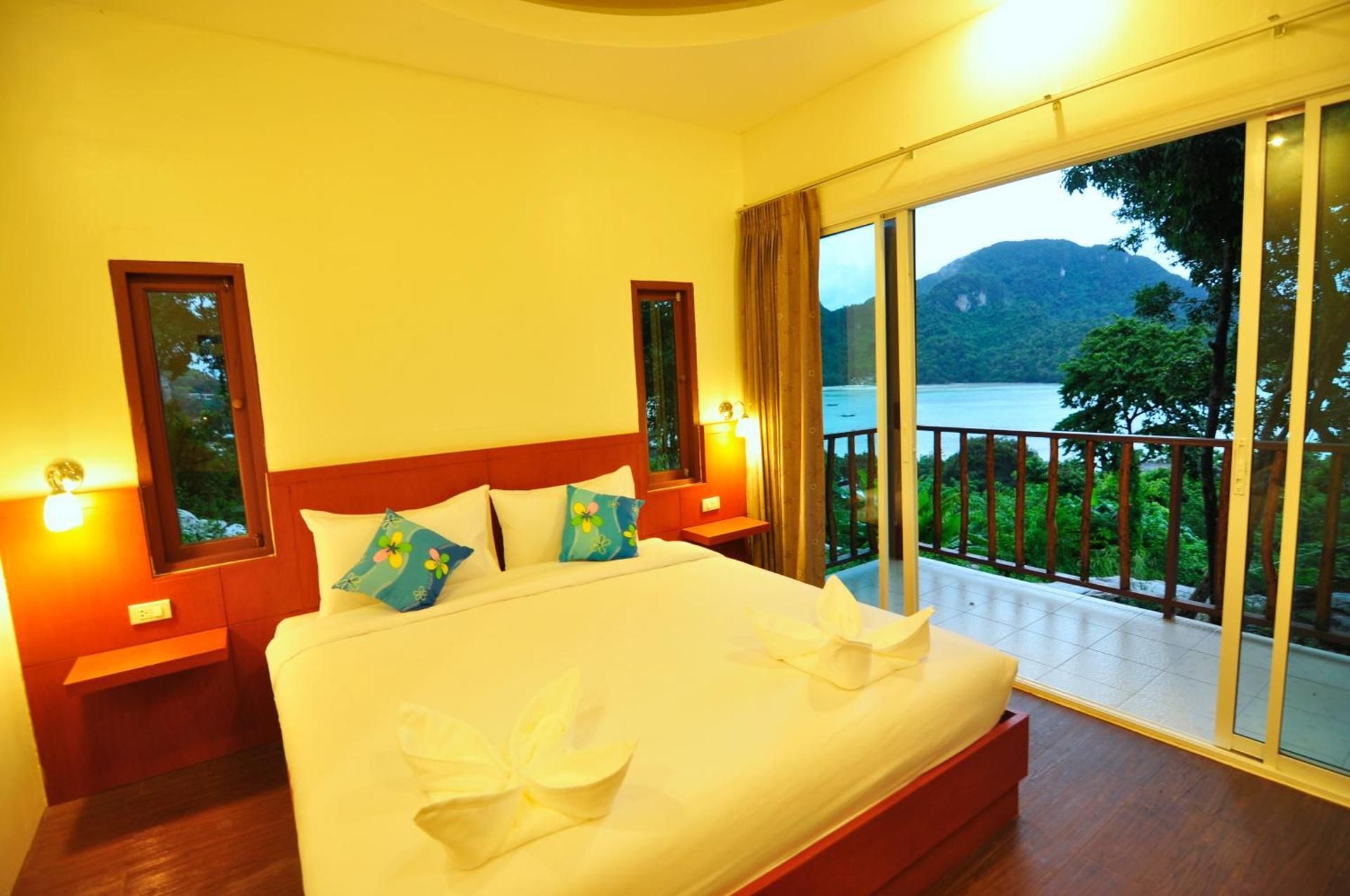 Deluxe Bungalow - Double Bed
