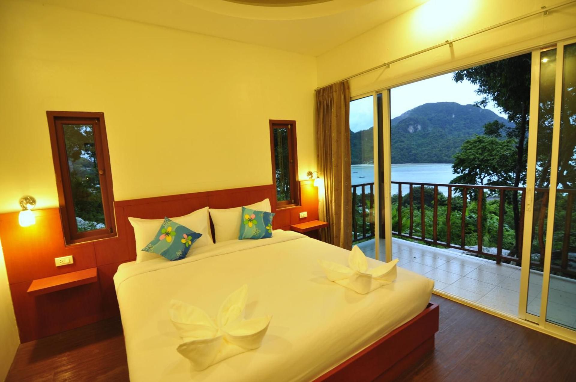 Deluxe Bungalow Double Bed with Seaview