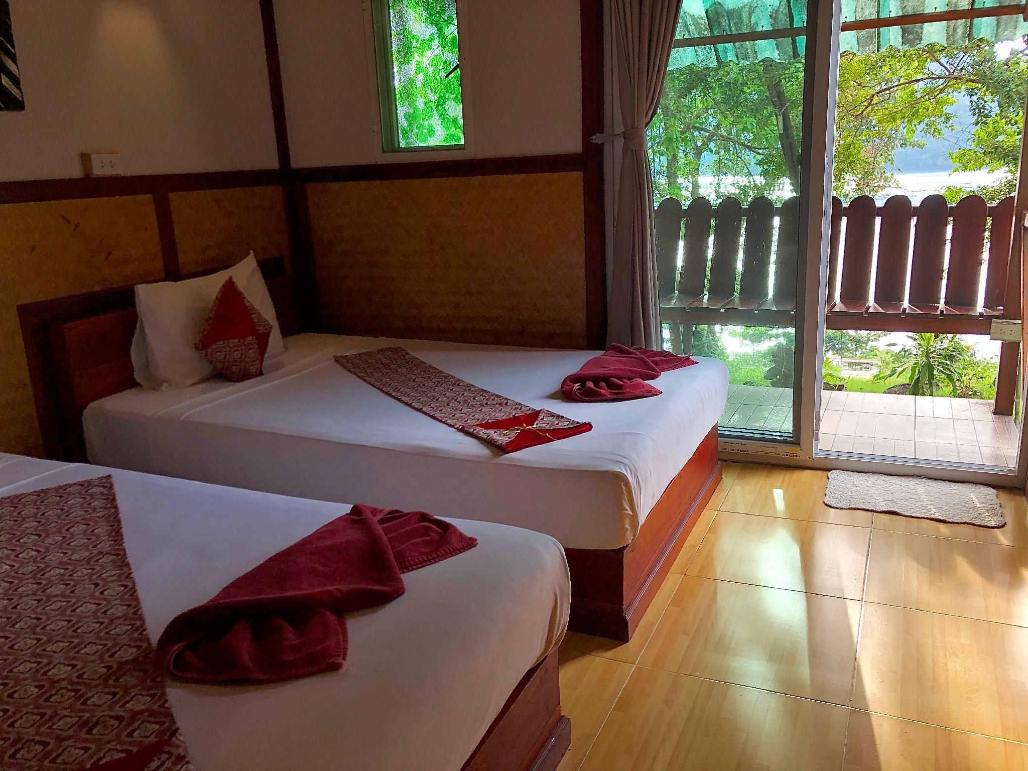 Standard Twin Room with Balcony