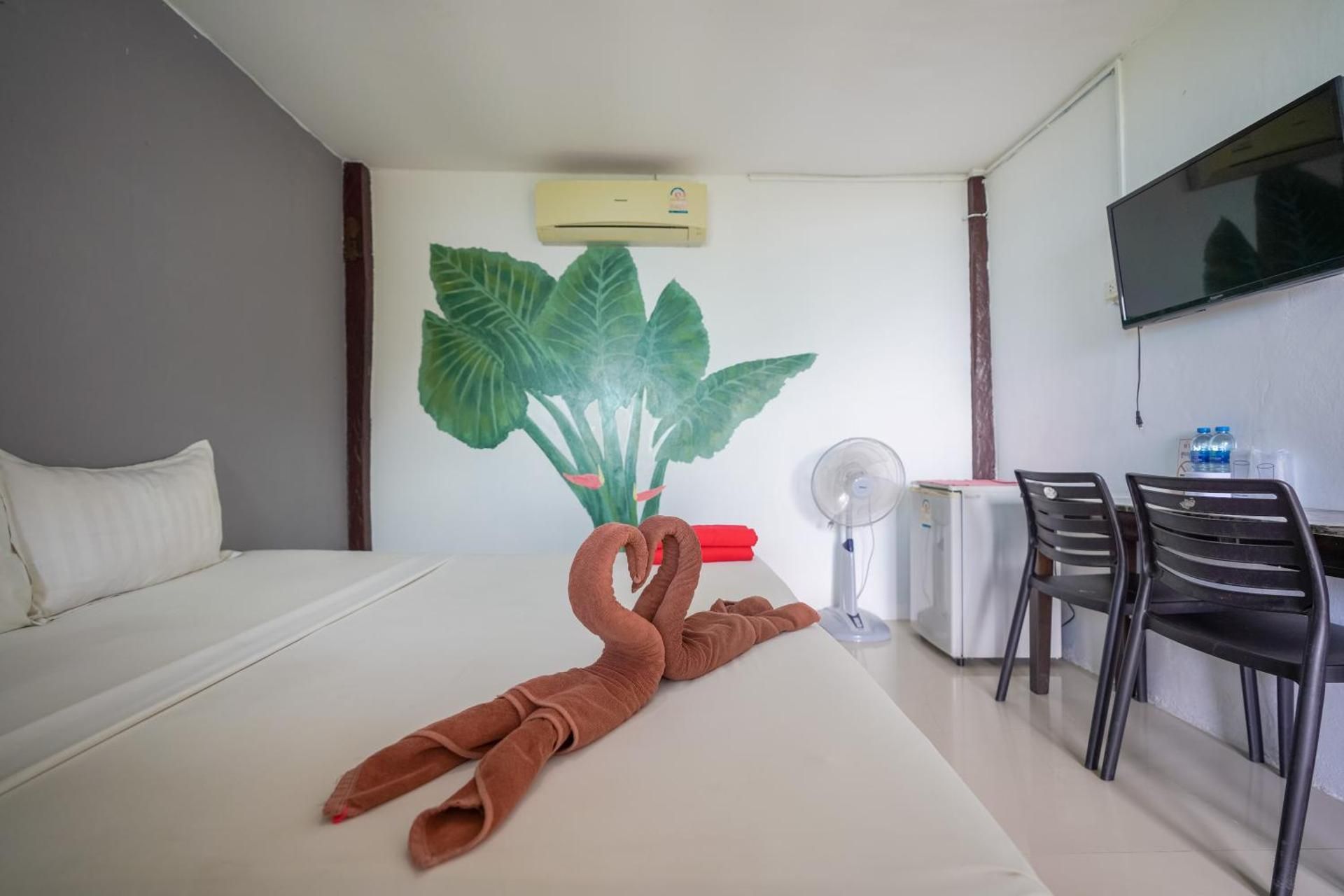 Phi Phi Cozy Seafront Resort Standard Double Room 2