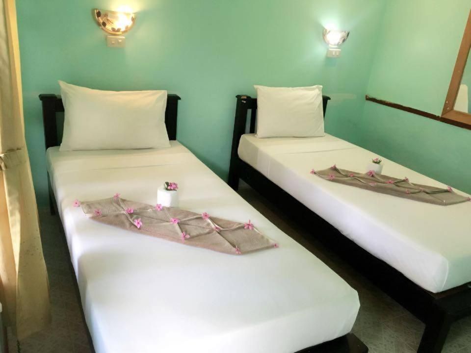 Standard Twin Room with Air-Conditioning