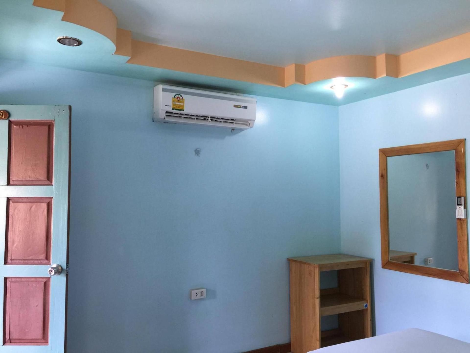 Standard Twin Room with Air-Conditioning