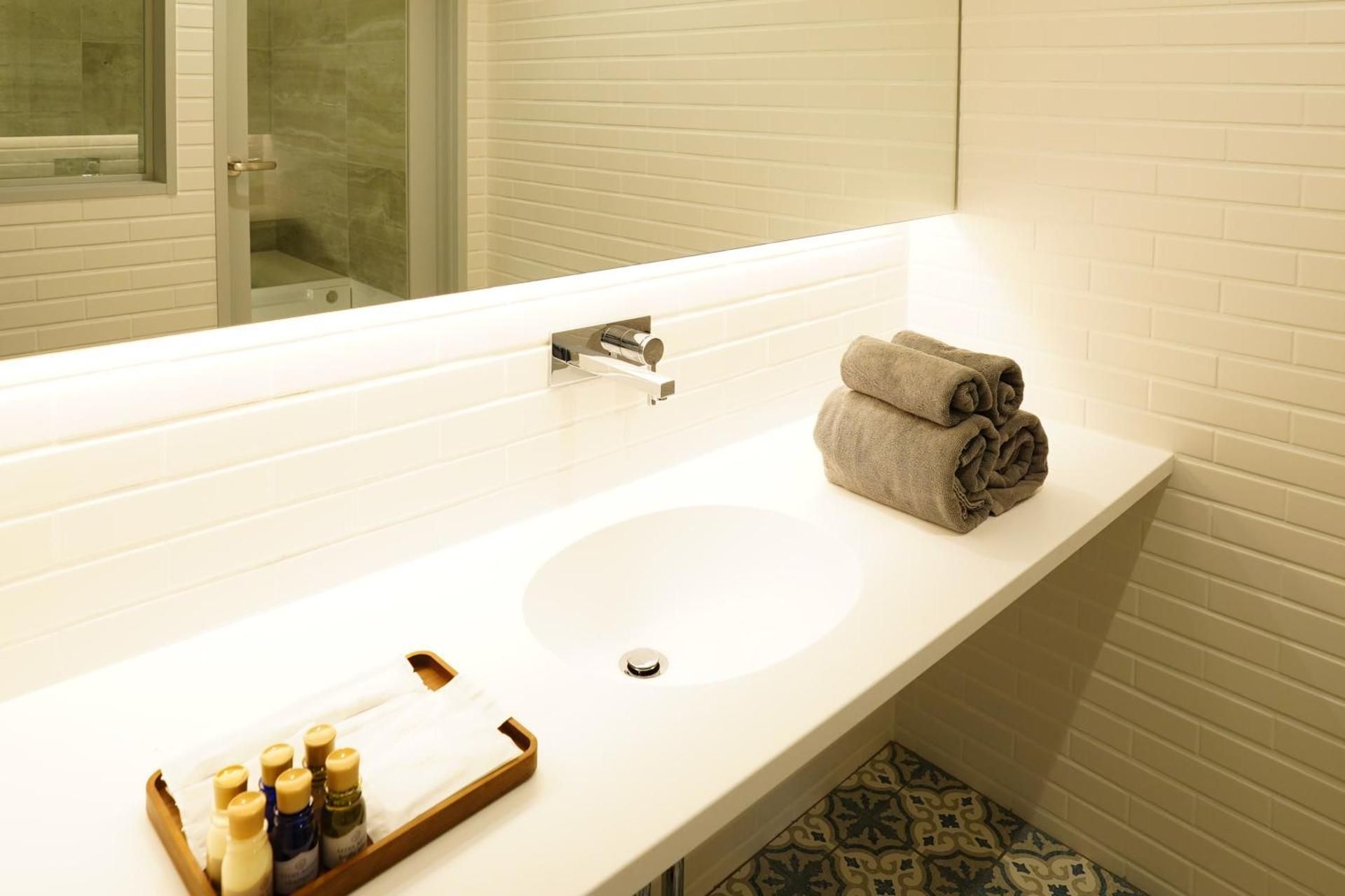 Twin Room with Private Bathroom
