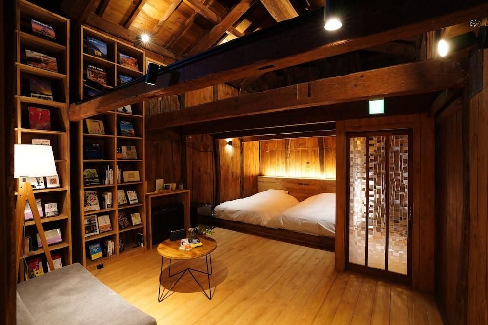 Standard Twin Room - Non-Smoking