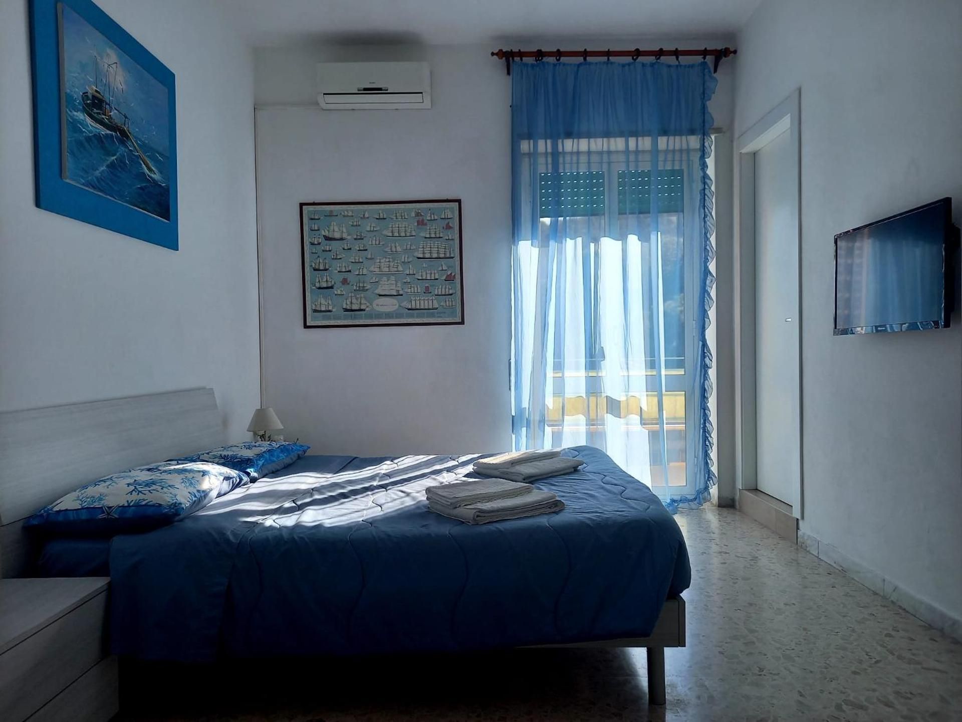 Double Room with Private Bathroom and Balcony