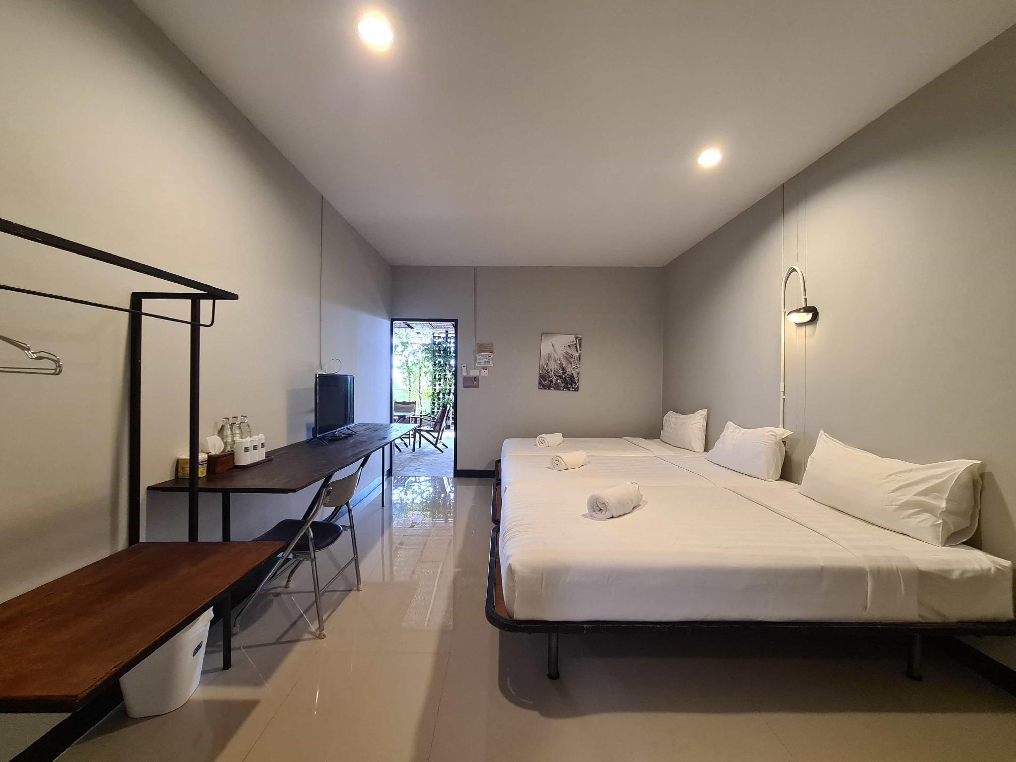 The 8 Factory Hotel Triple Room with Private Bathroom