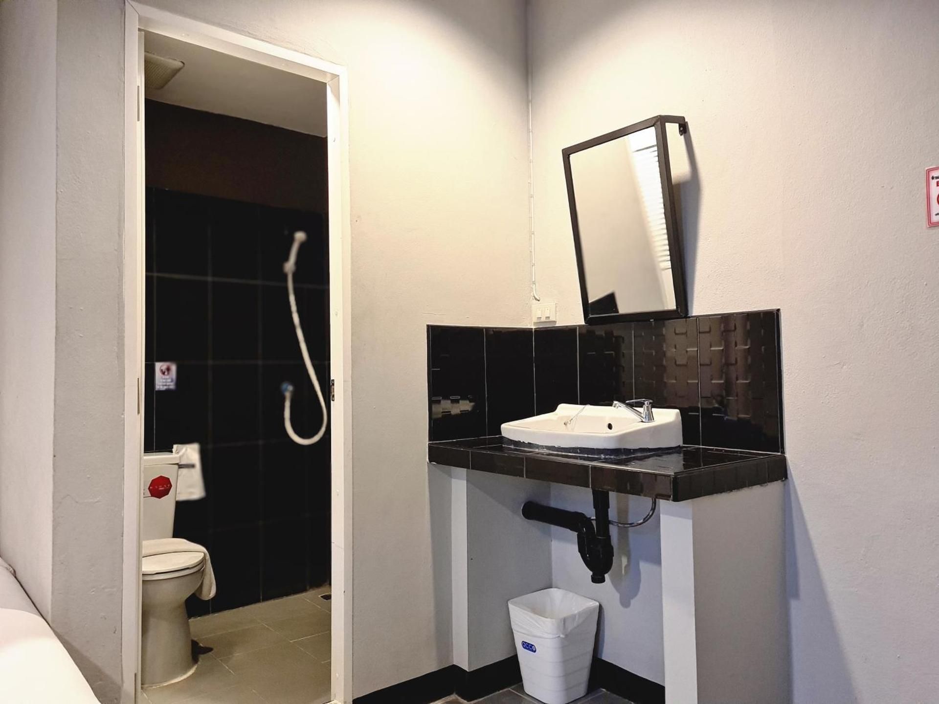 The 8 Factory Hotel Family 4 Beds With Private Bathroom 3