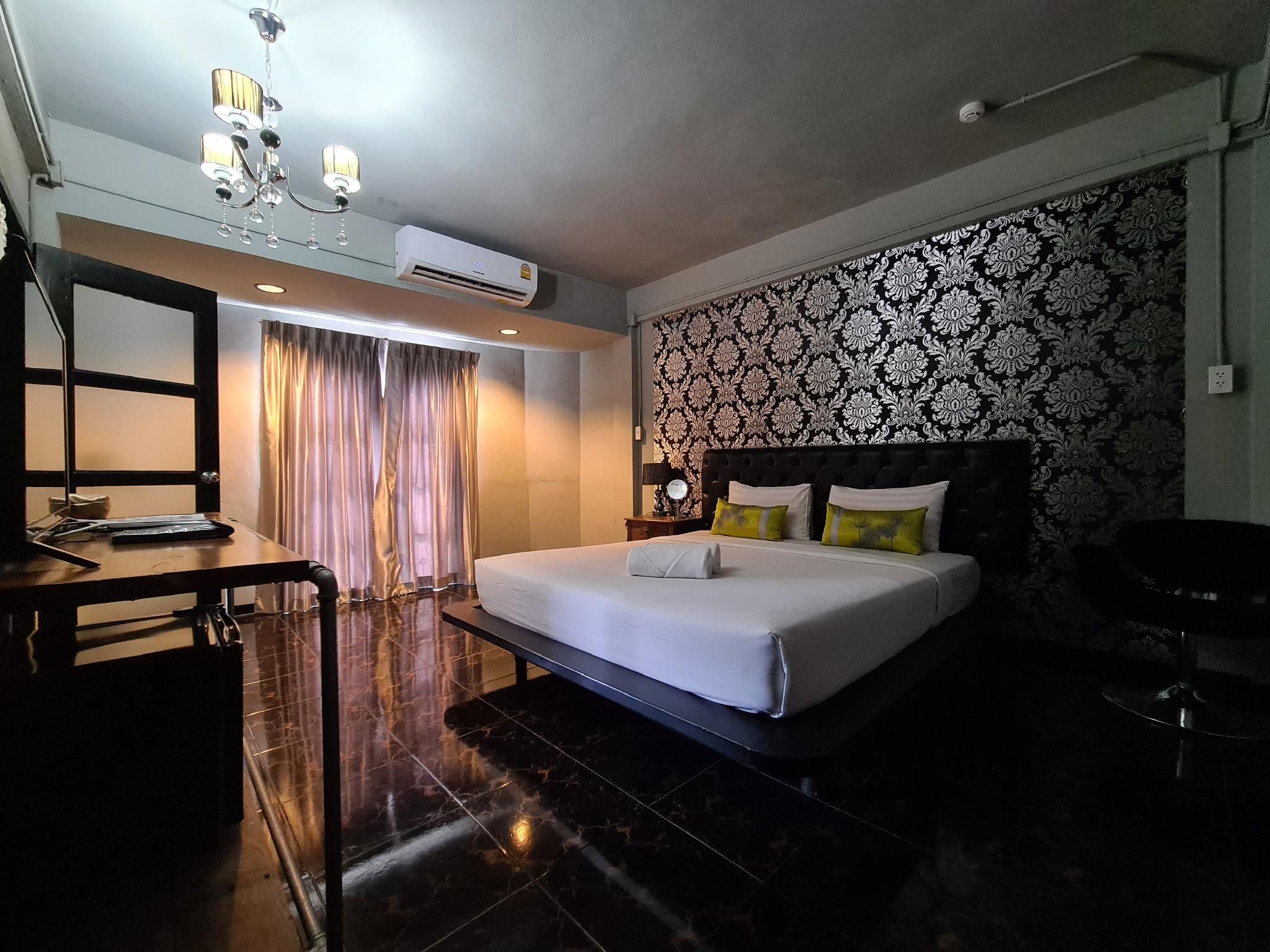 Deluxe Double Room with Private Bathroom