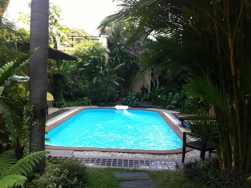 swimming pool [outdoor]