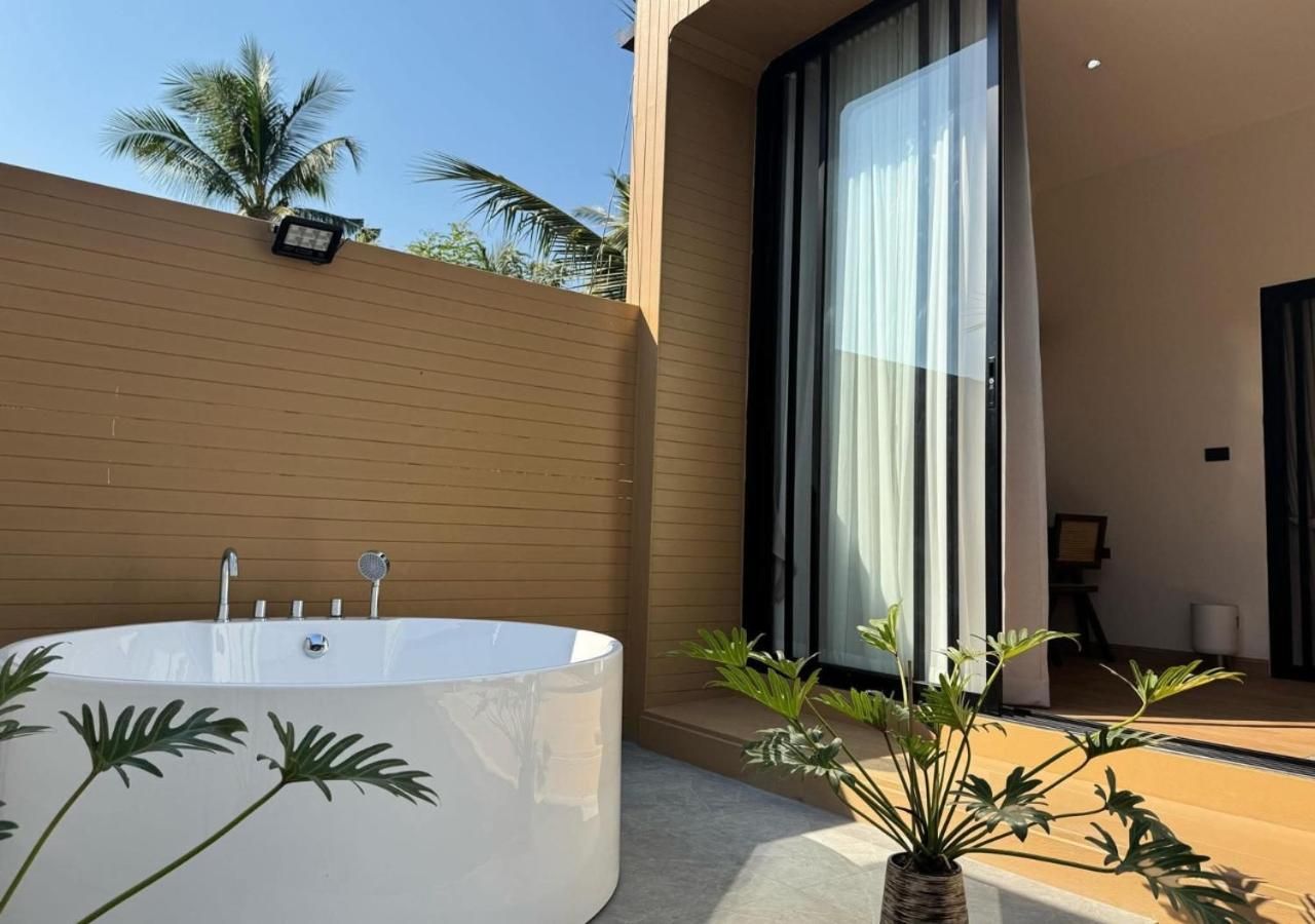 Bungalow with Garden View