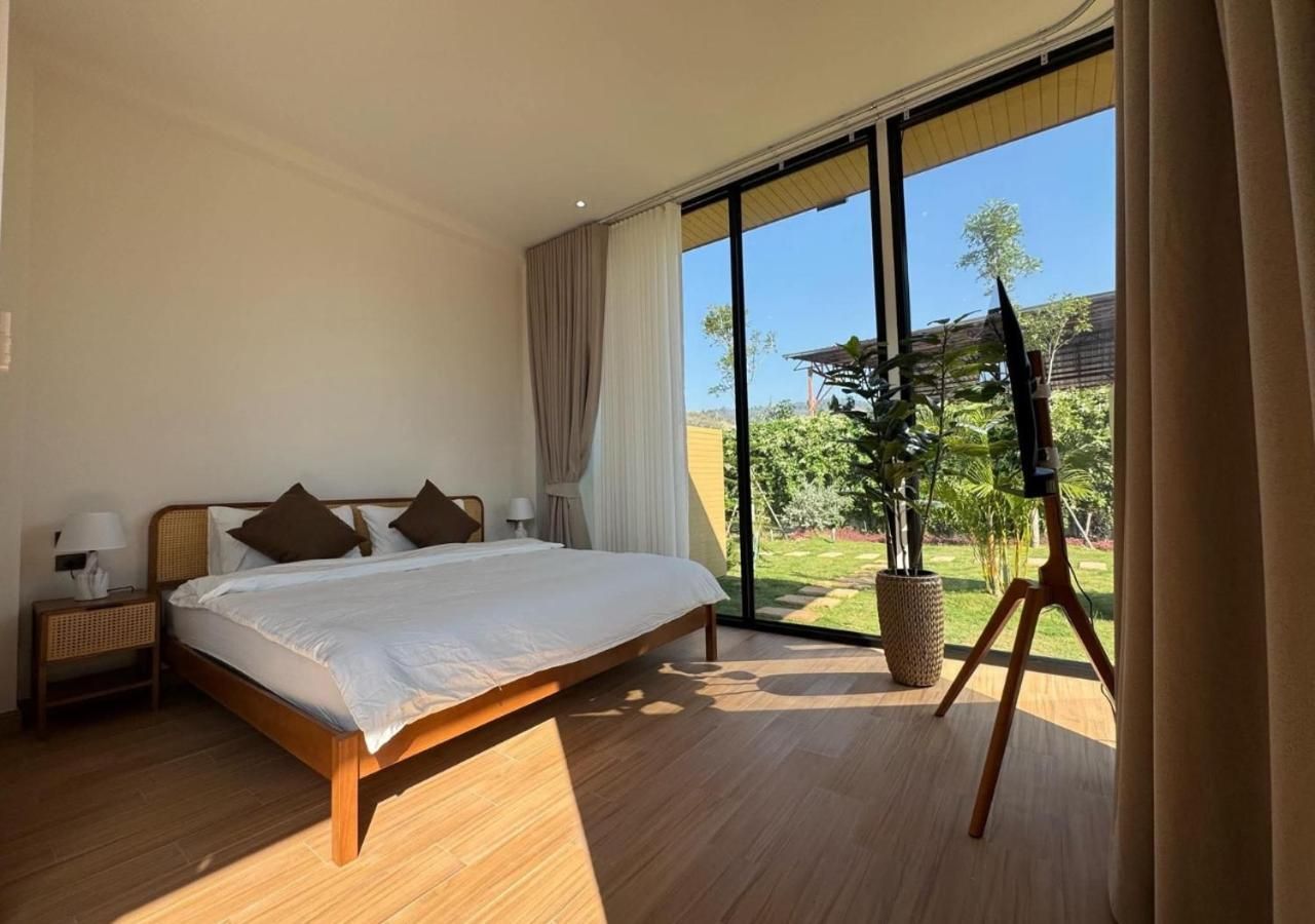 Bungalow with Garden View