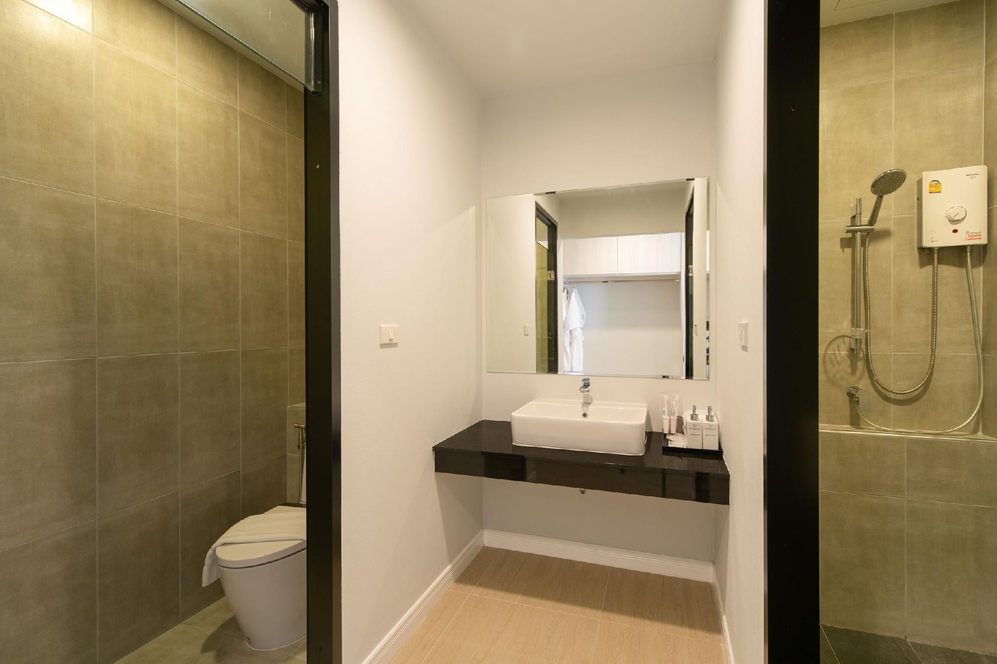 Corner Deluxe Double Room for 1 Person - Non-Smoking