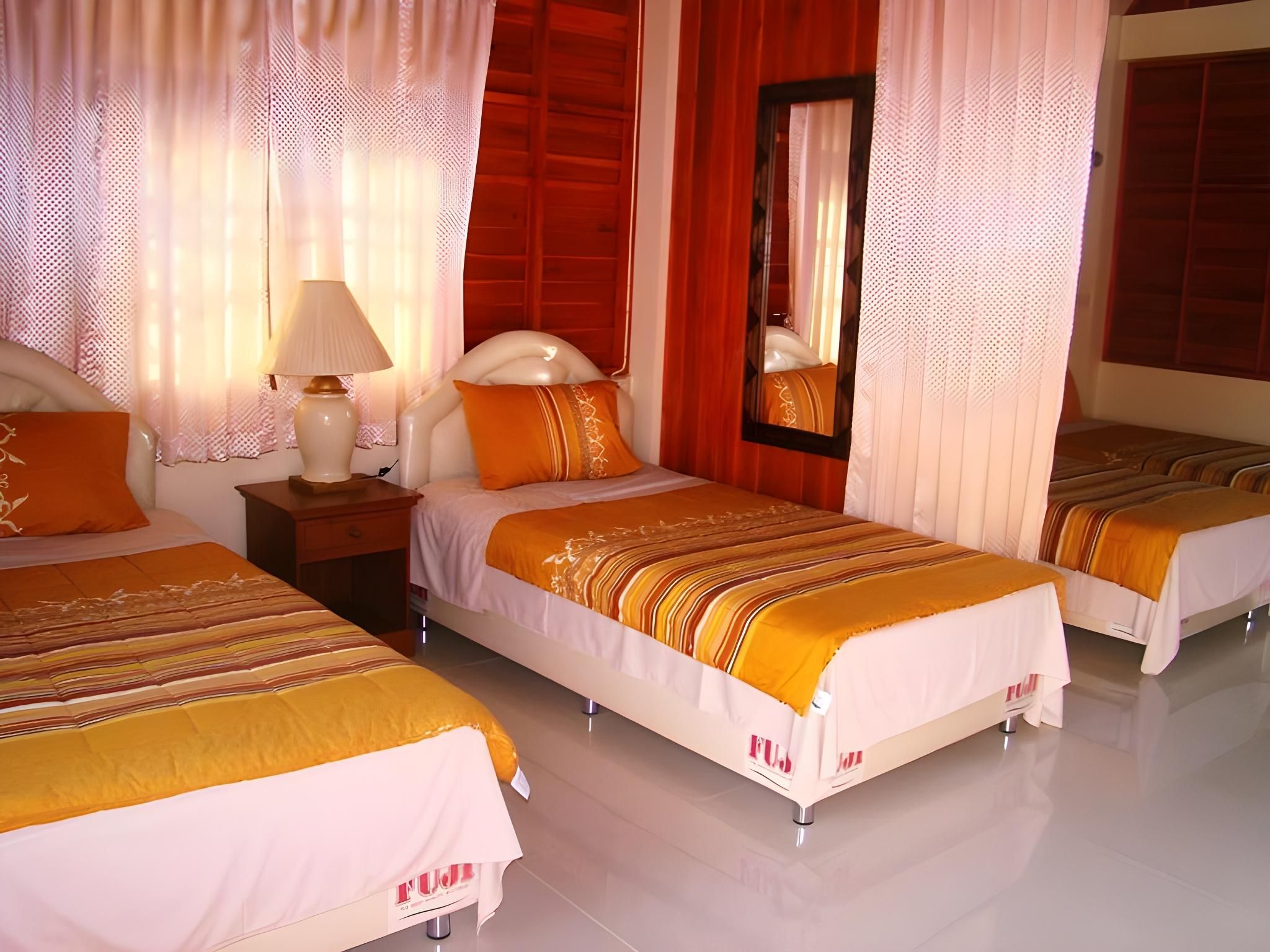 Petch Nakhonthai Homestay Family Room 2