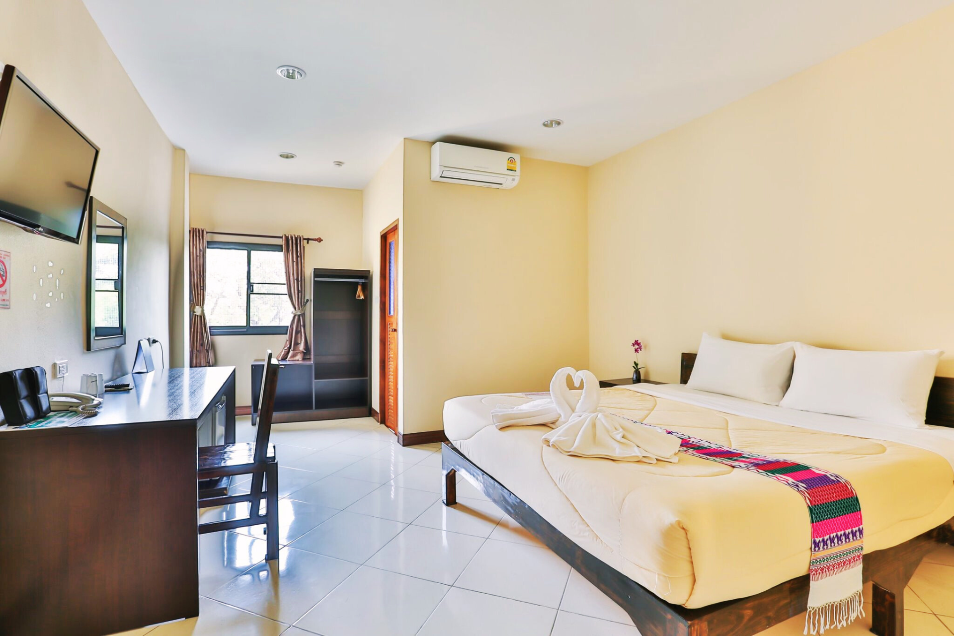 Boonme Heritage Hotel Standard King Bed