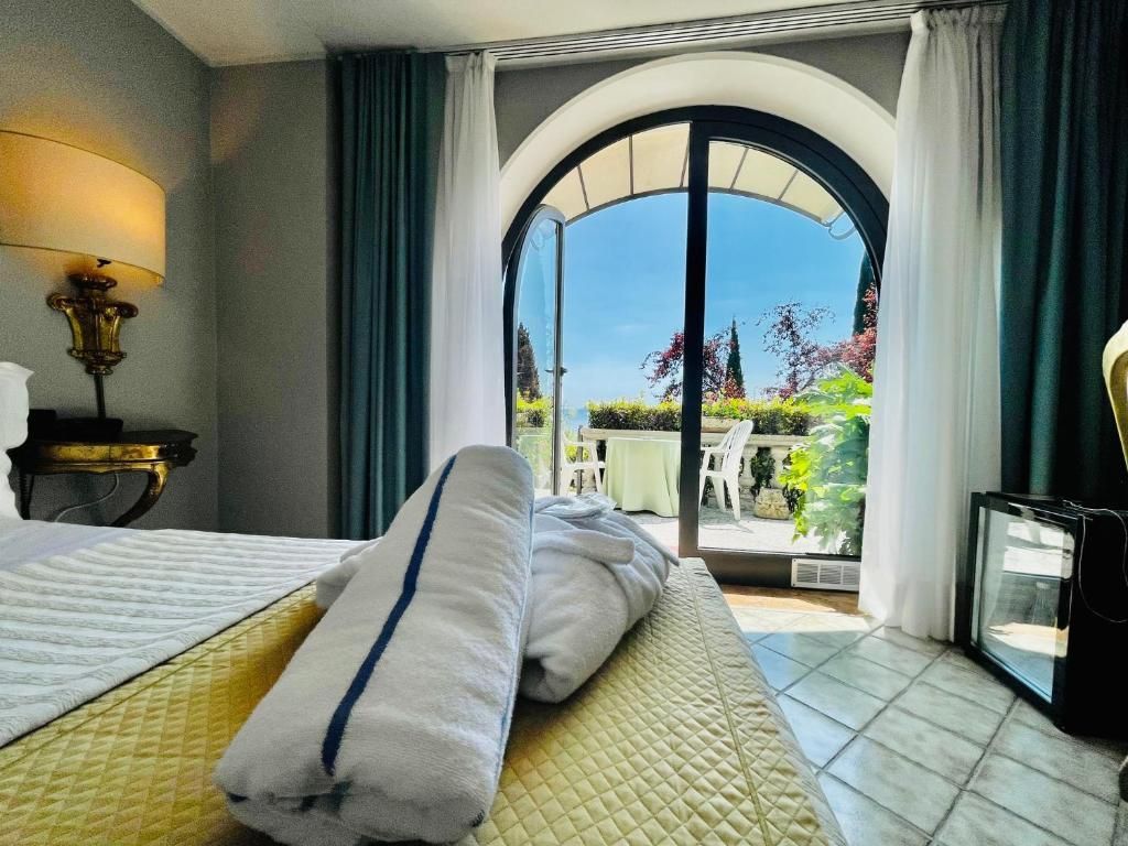 Double Room with Balcony and View