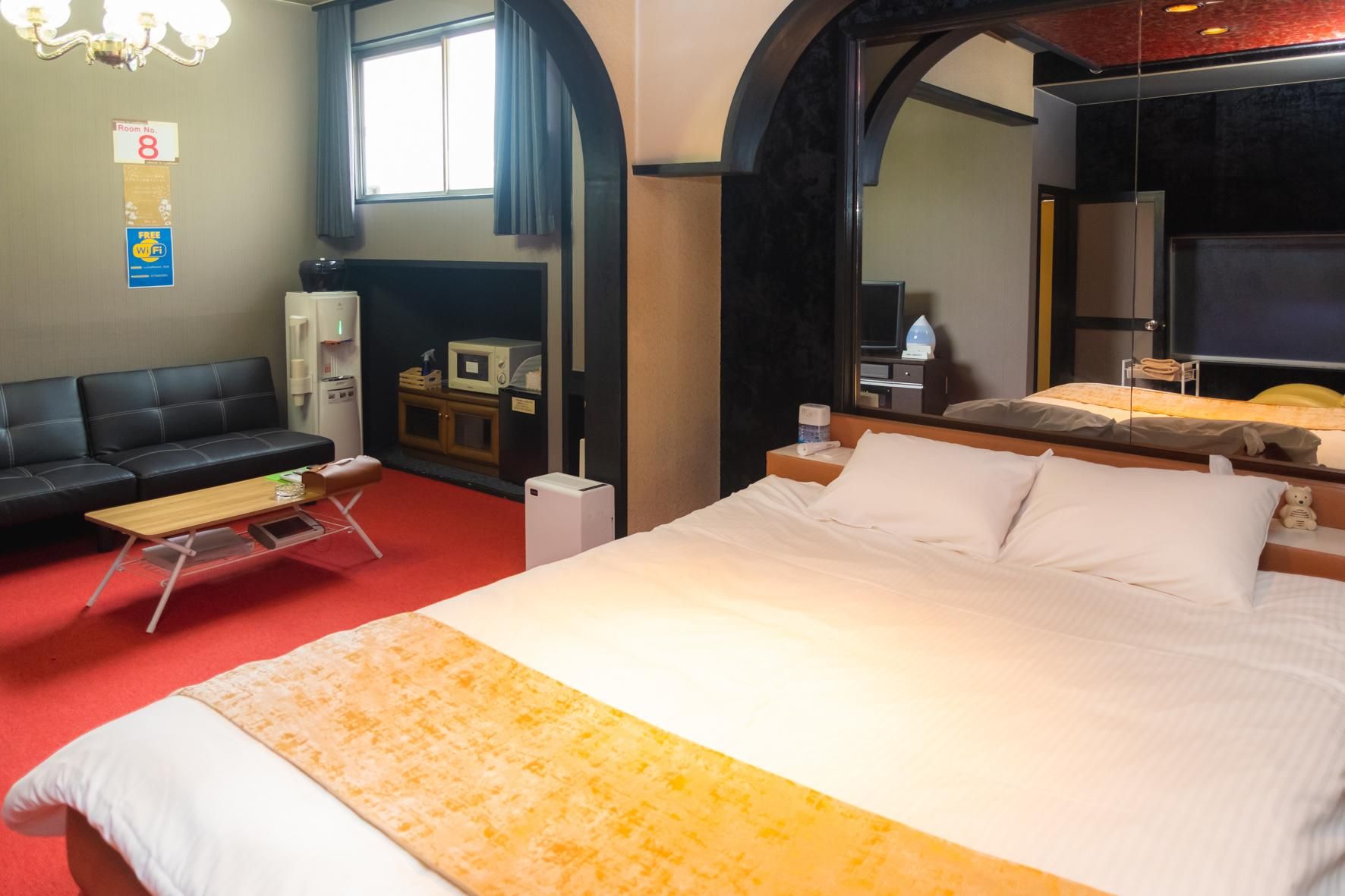 Quadruple Room with Shared Bathroom - 1 Queen and 2 Single