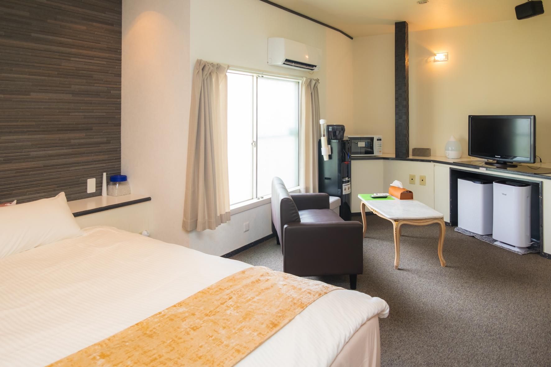Standard with 1 Queen Bed