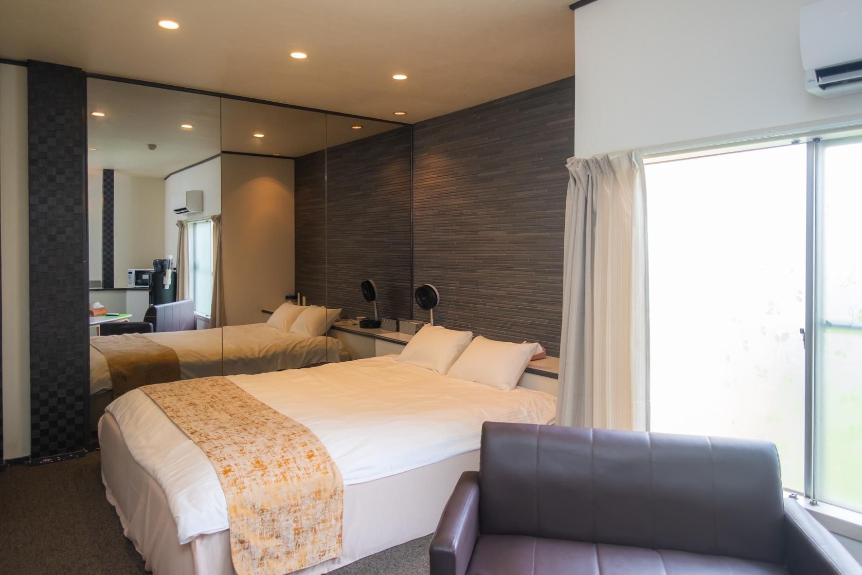 Standard with 1 Queen Bed