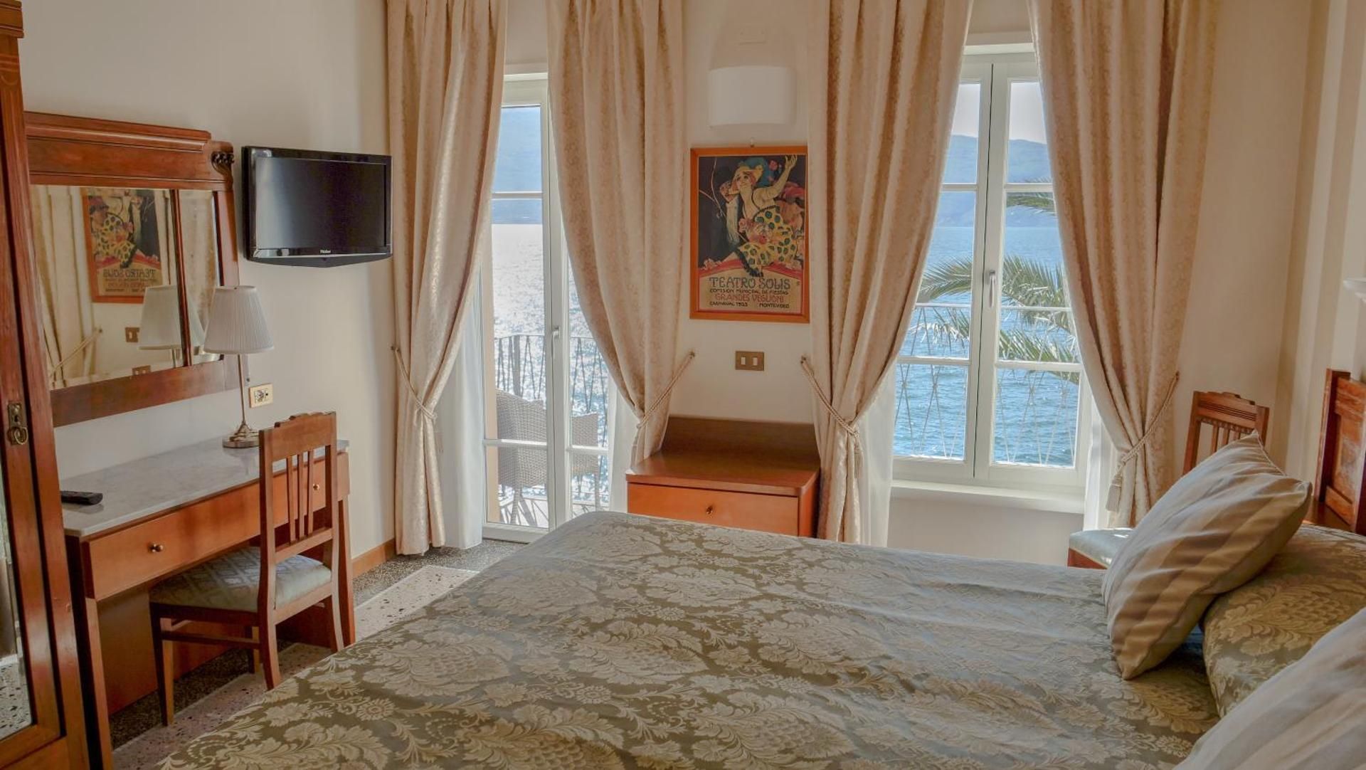 Double Room with Lake View