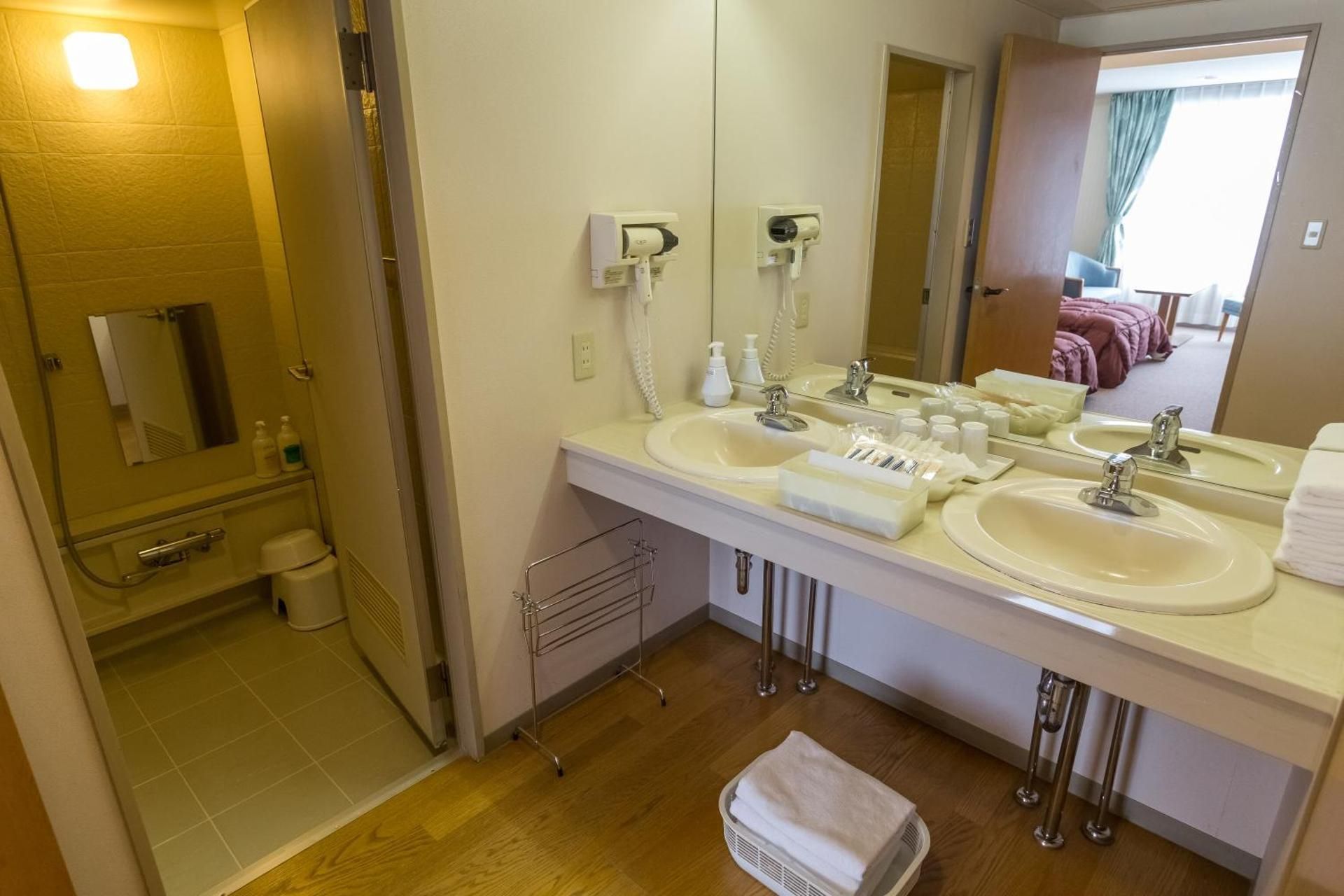 Japanese Western Style Room for 5 People