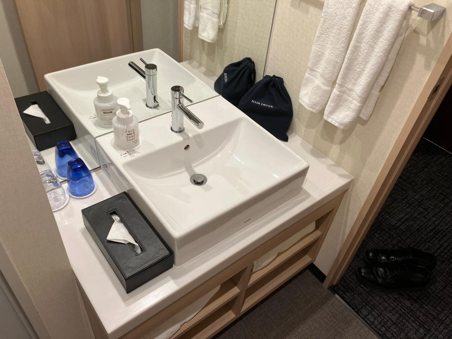 Superior Corner Twin Room
