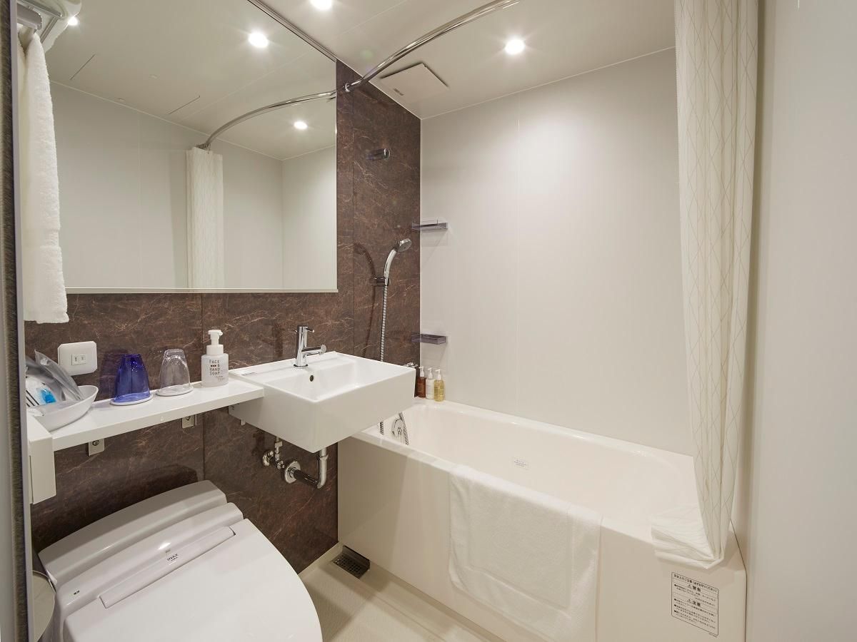 Moderate Double Room (Smoking booth on floor)