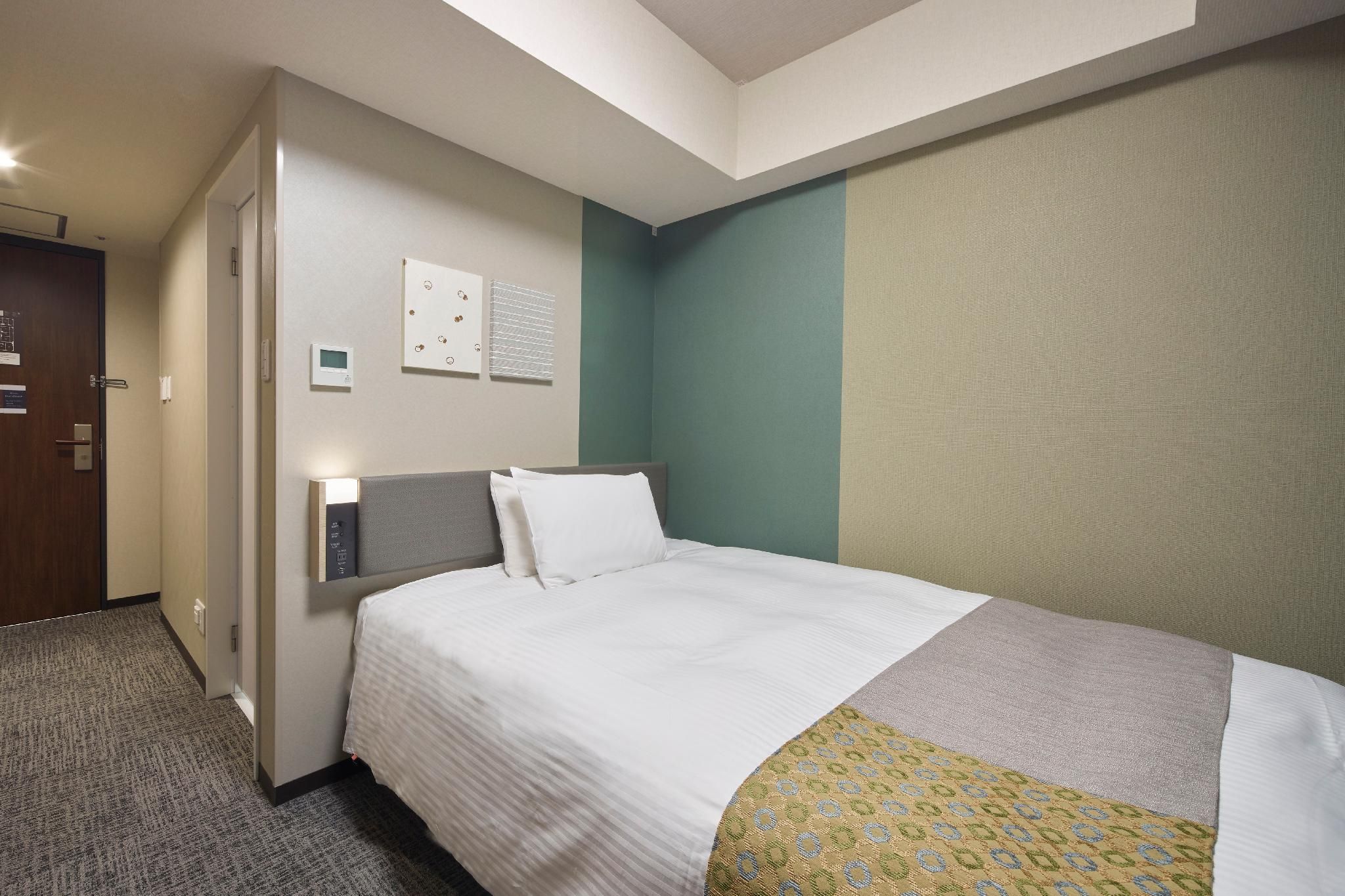 Moderate Double Room (Smoking booth on floor)