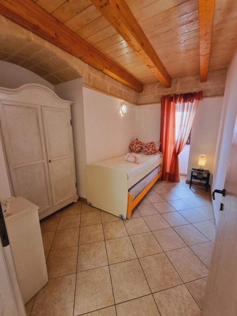 Single Room with Shared Bathroom