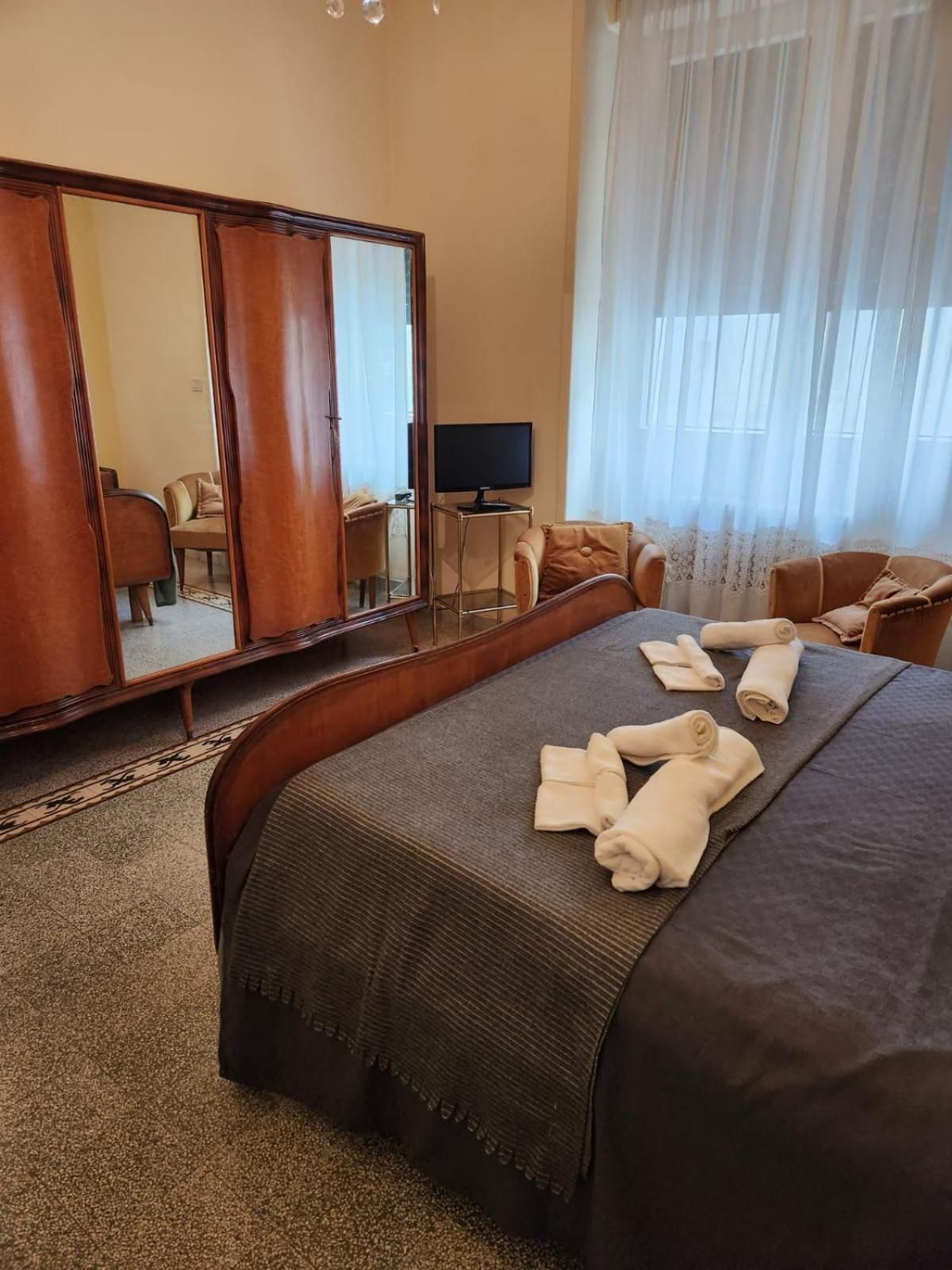 Large Double Room