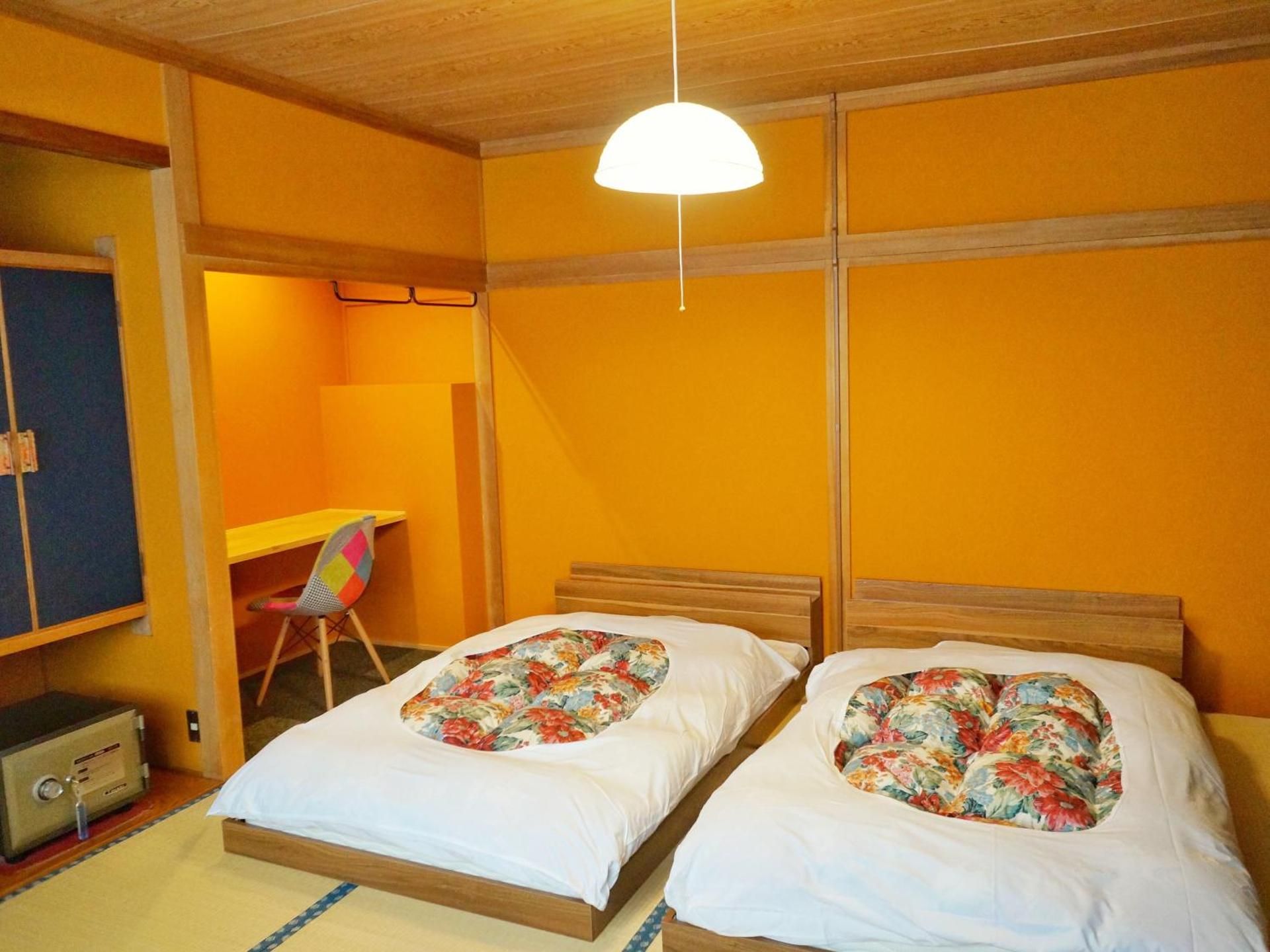 Standard Twin Room with Shared Bathroom