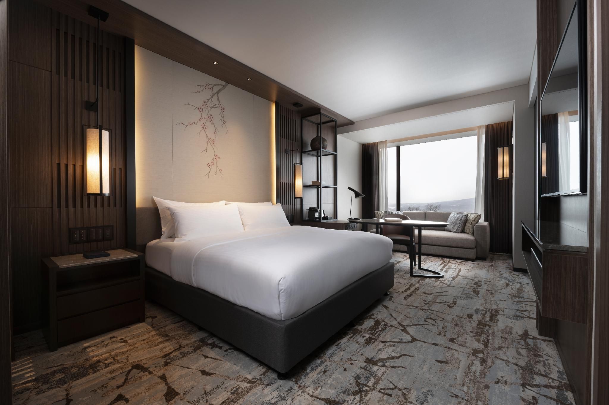 yotei suite, 1 bedroom suite, 1 king, mount yotei view