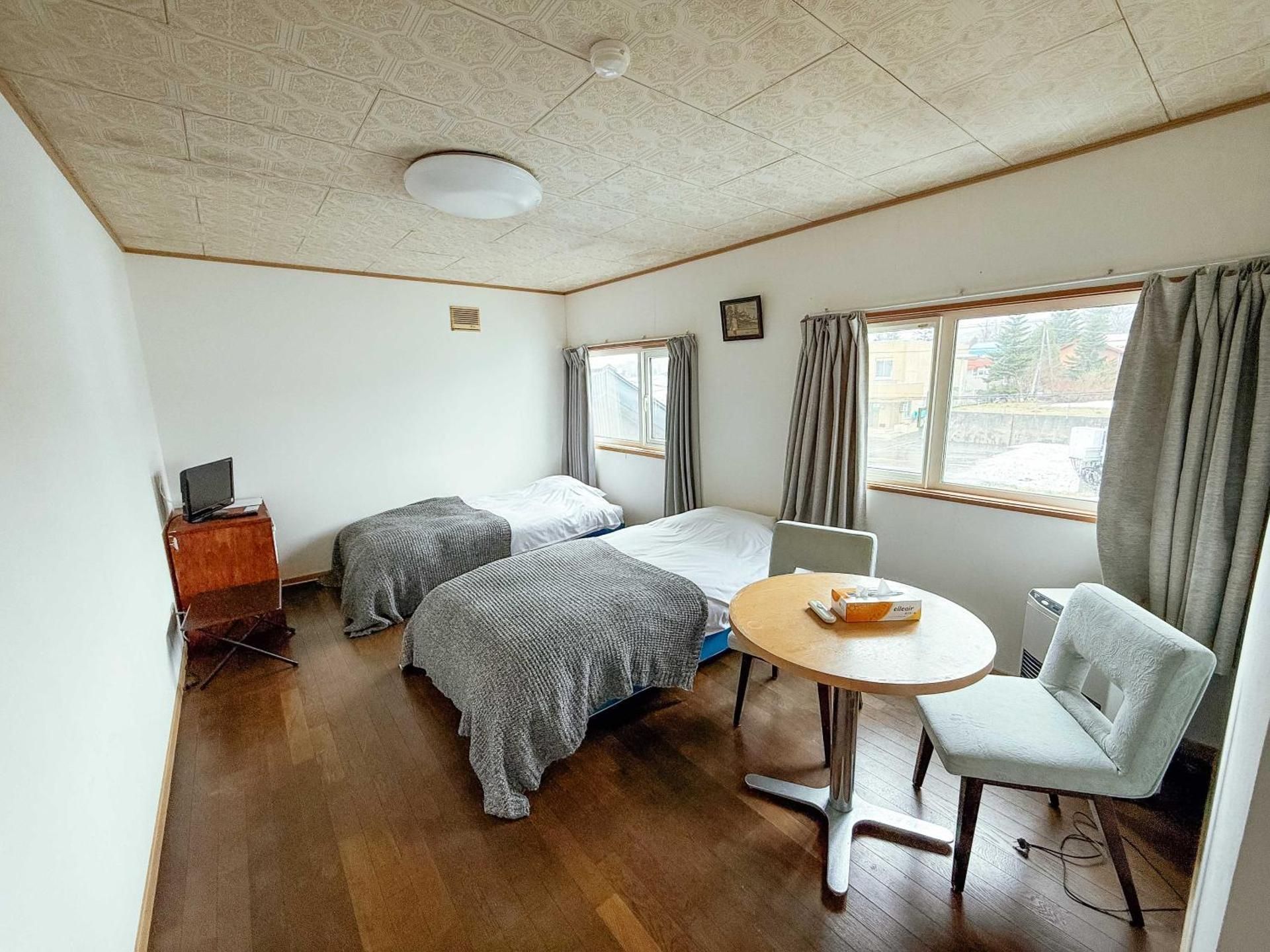 Guesthouse EN Twin Room with Shared Bathroom 2